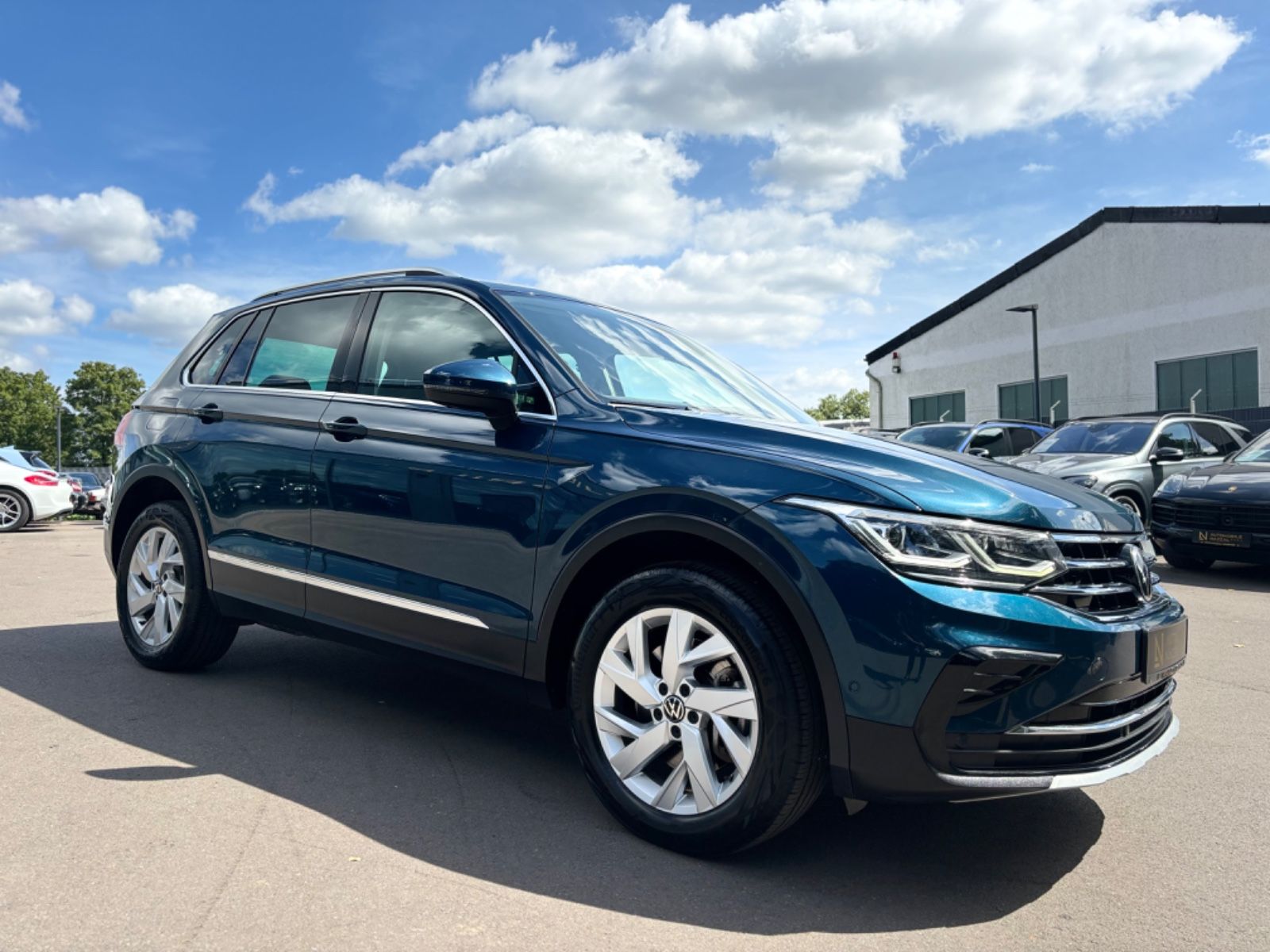 Fahrzeugabbildung Volkswagen TIGUAN ELEGANCE PLUG IN HYBRID*LED*NIGHTS-BLUE*