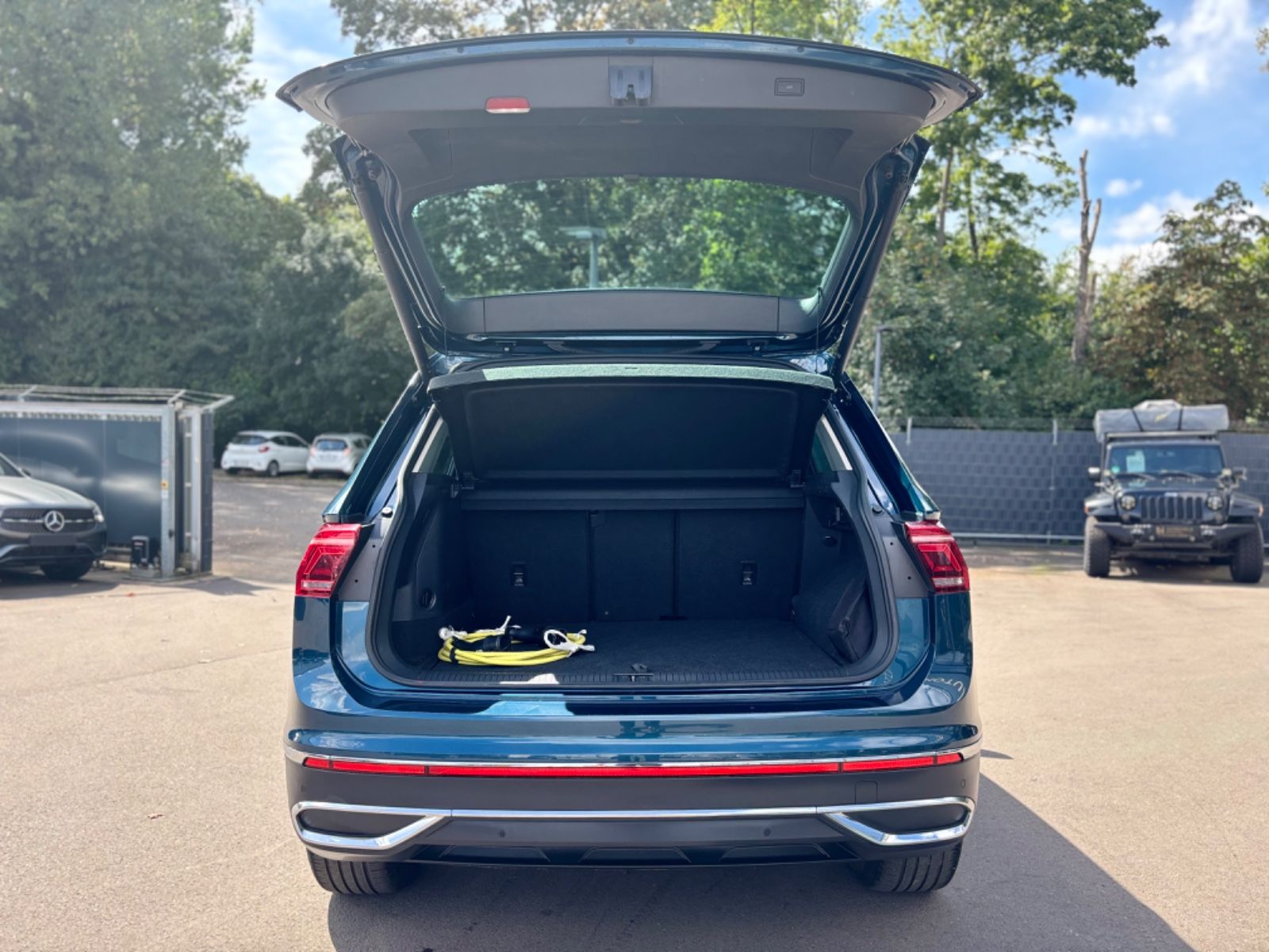 Fahrzeugabbildung Volkswagen TIGUAN ELEGANCE PLUG IN HYBRID*LED*NIGHTS-BLUE*