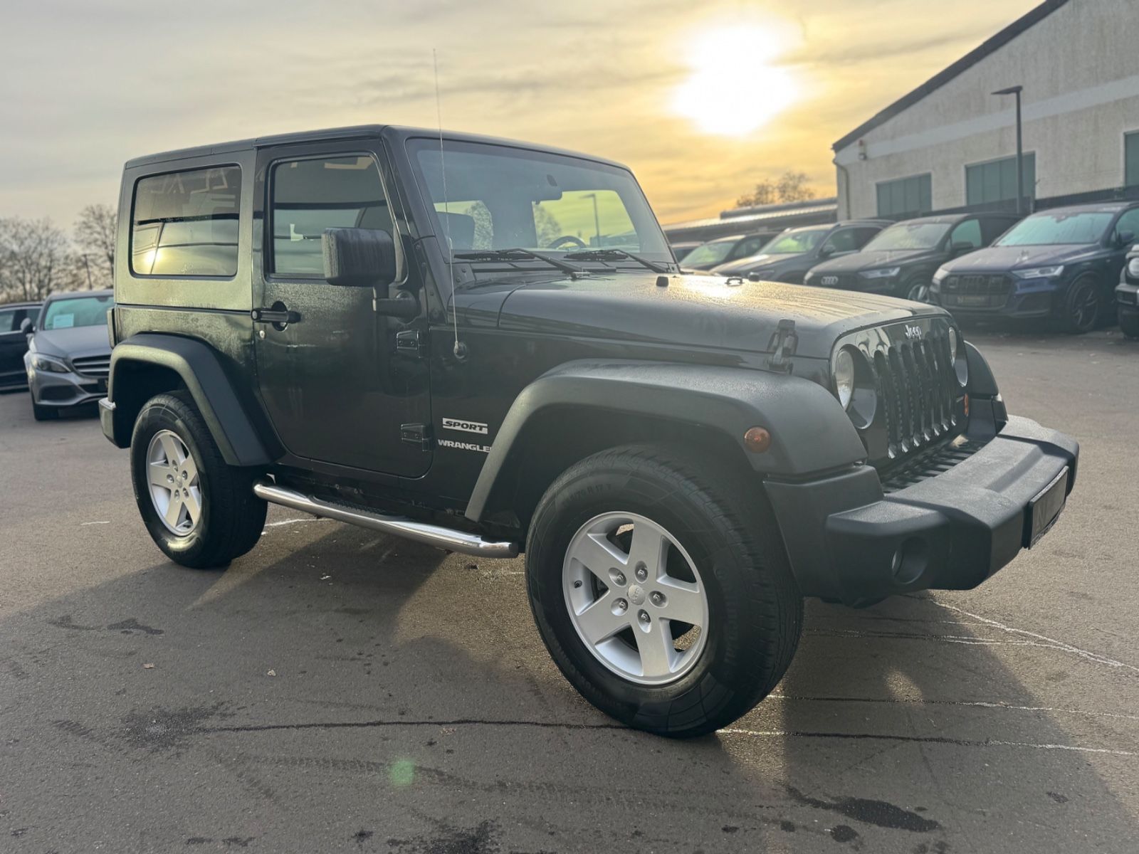 Fahrzeugabbildung Jeep WRANGLER UNLIMITED SPORT 2.8 CRD*NAVI*4X4*AHK*