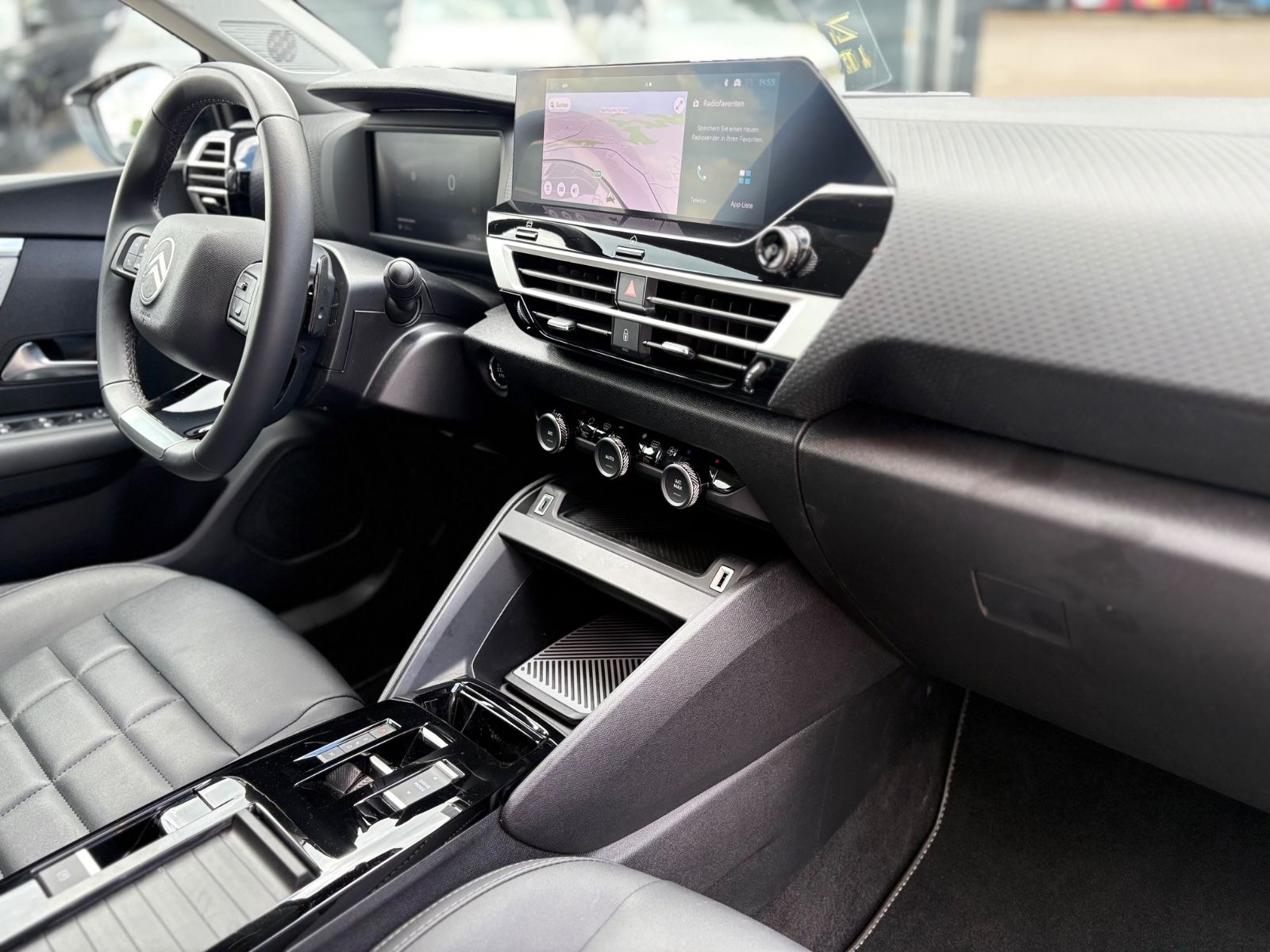 Fahrzeugabbildung Citroën C4 LIM MAX*AUT*FACELIFT*1.HD*VOLL-LED*LEDER*KAME