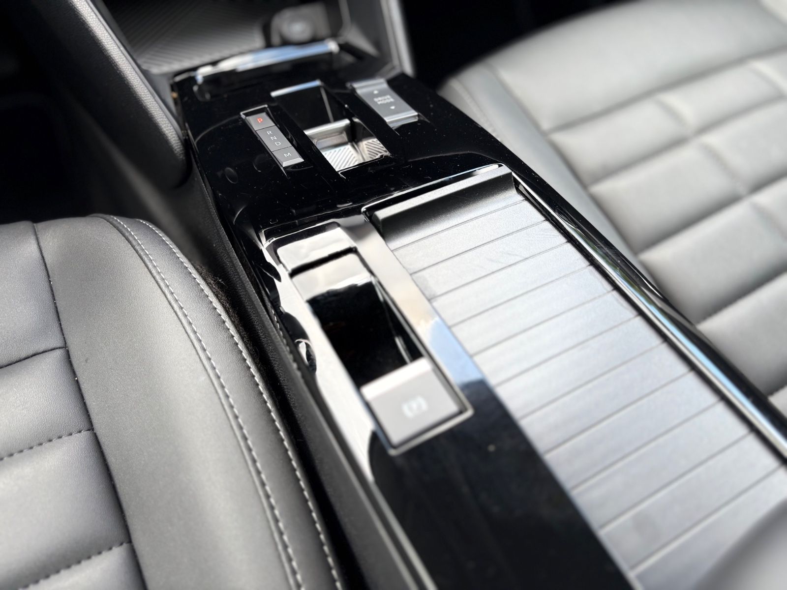 Fahrzeugabbildung Citroën C4 LIM MAX*AUT*FACELIFT*1.HD*VOLL-LED*LEDER*KAME
