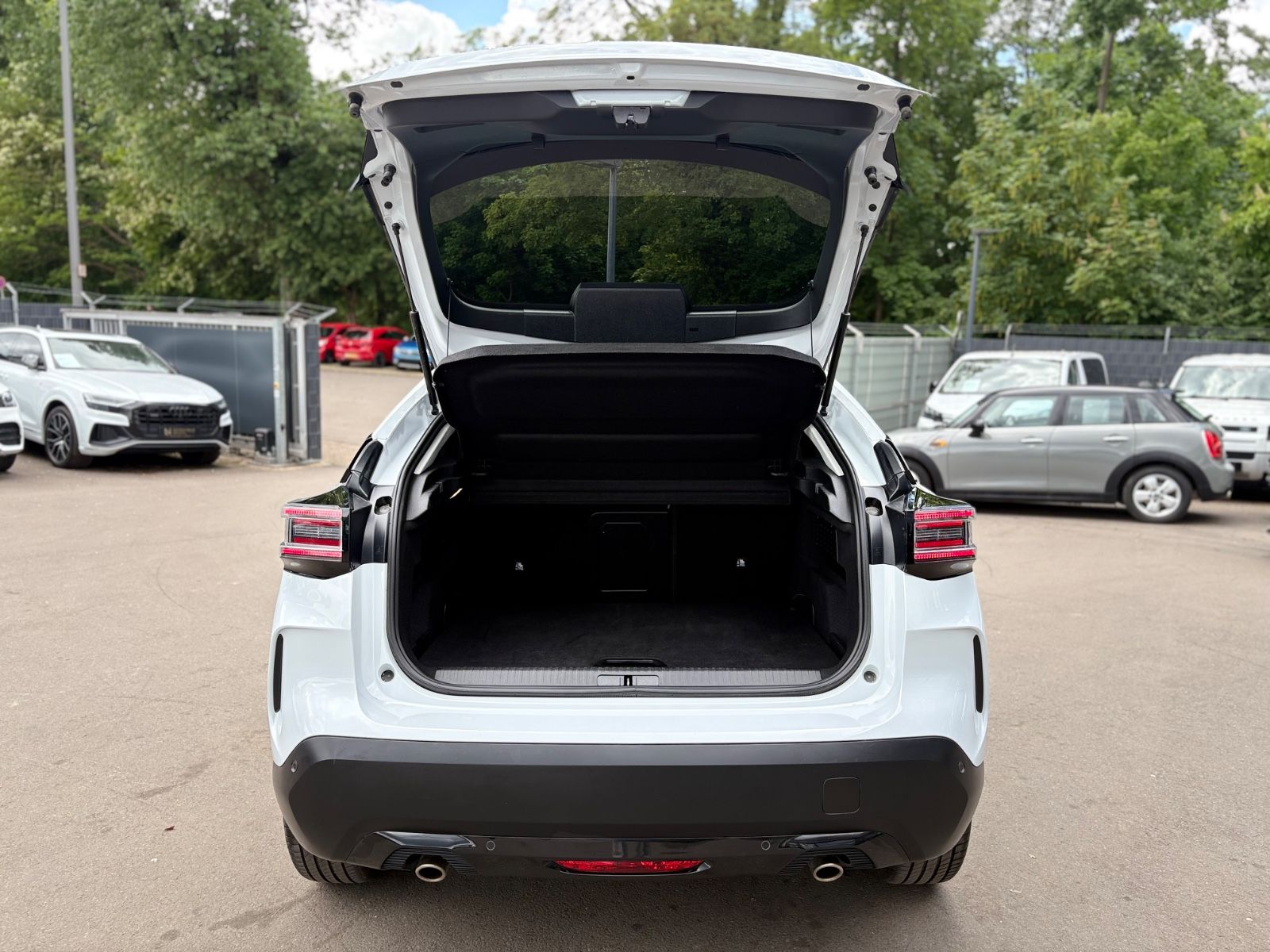 Fahrzeugabbildung Citroën C4 LIM MAX*AUT*FACELIFT*1.HD*VOLL-LED*LEDER*KAME