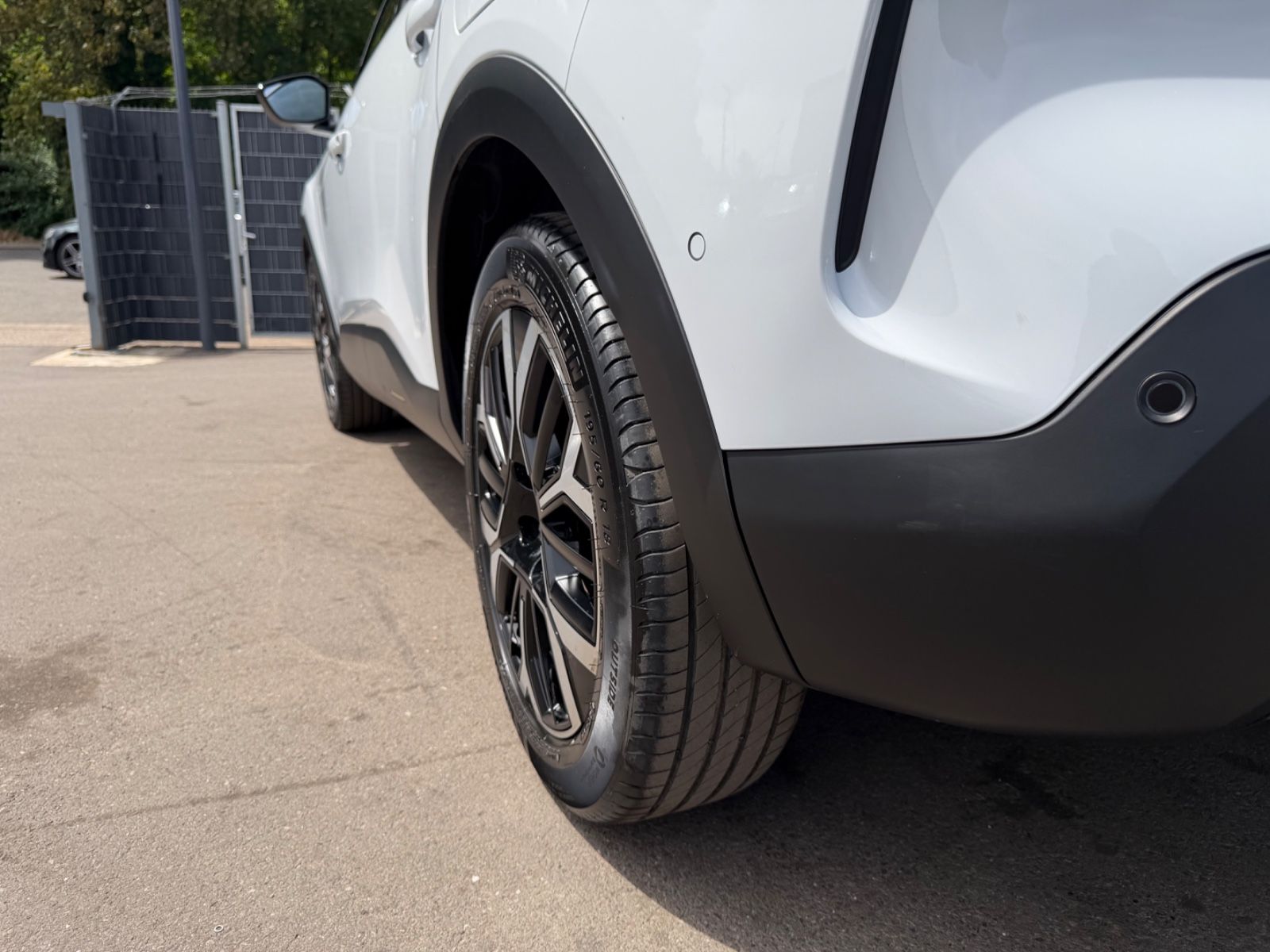 Fahrzeugabbildung Citroën C4 LIM MAX*FACELIFT*AUT*KAMERA*LEDER*LED*TOP