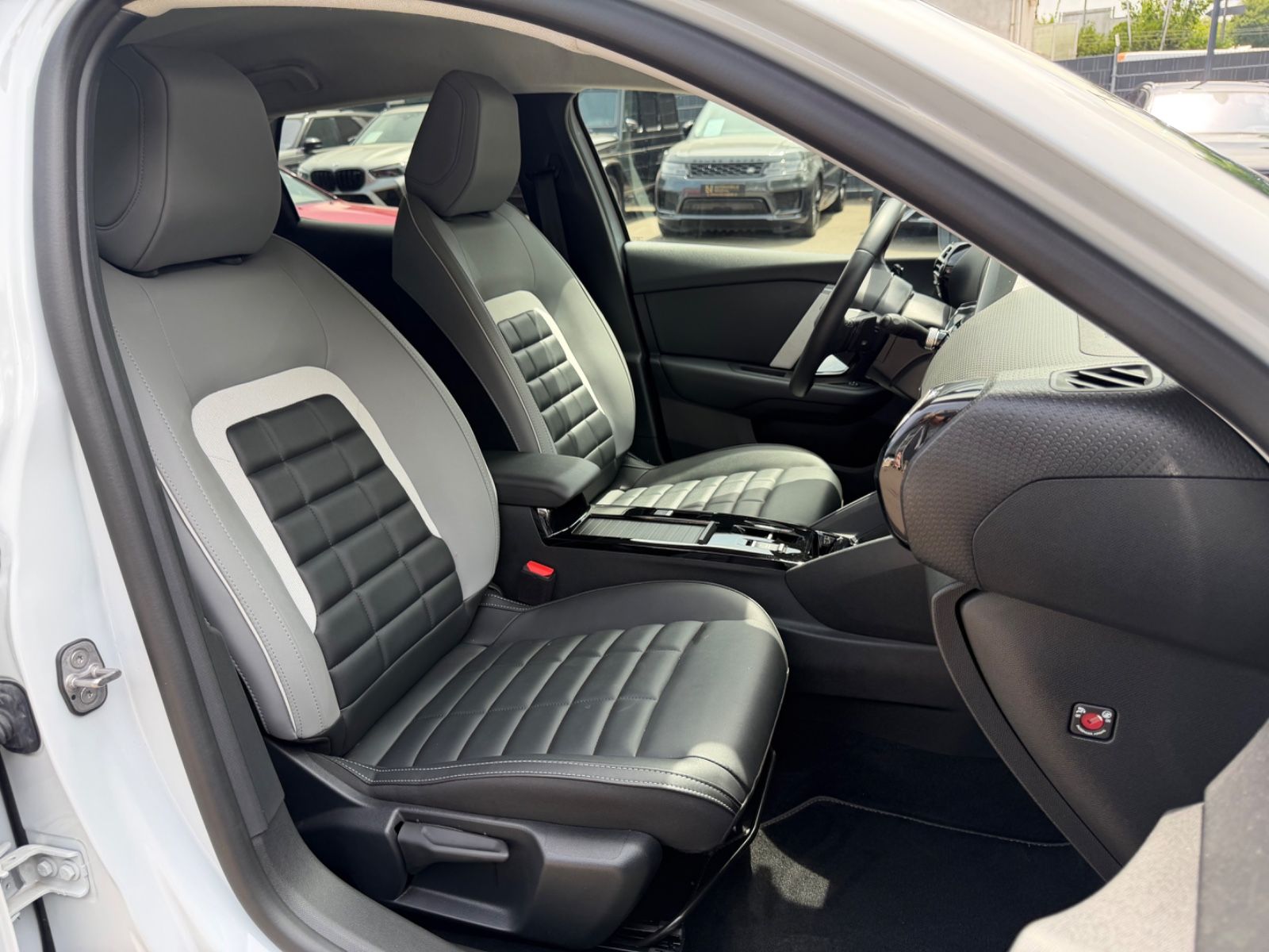 Fahrzeugabbildung Citroën C4 LIM MAX*FACELIFT*AUT*KAMERA*LEDER*LED*TOP