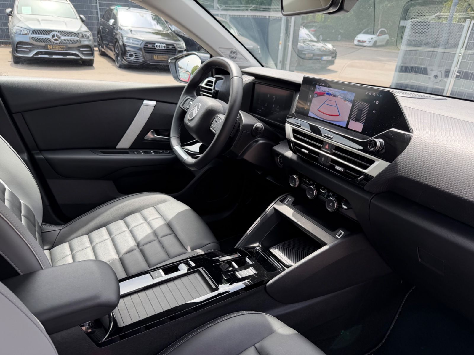 Fahrzeugabbildung Citroën C4 LIM MAX*FACELIFT*AUT*KAMERA*LEDER*LED*TOP