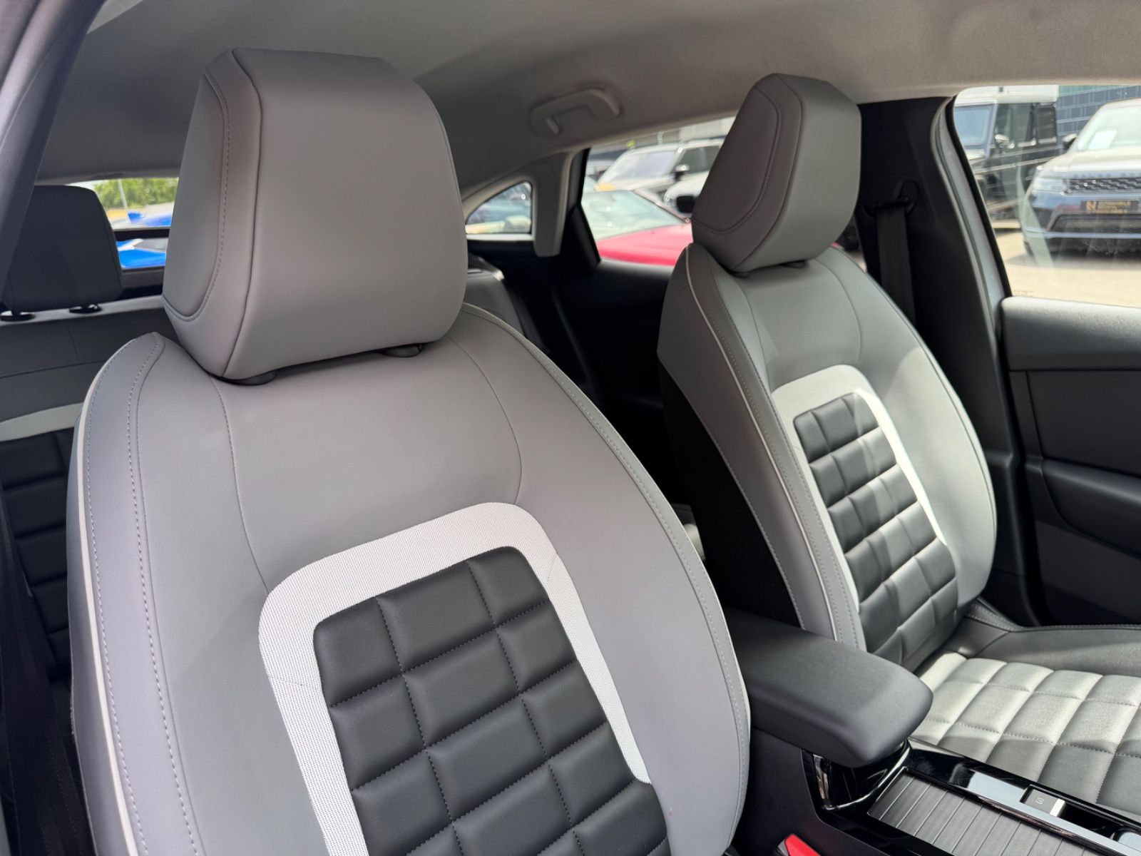 Fahrzeugabbildung Citroën C4 LIM MAX*FACELIFT*AUT*KAMERA*LEDER*LED*TOP