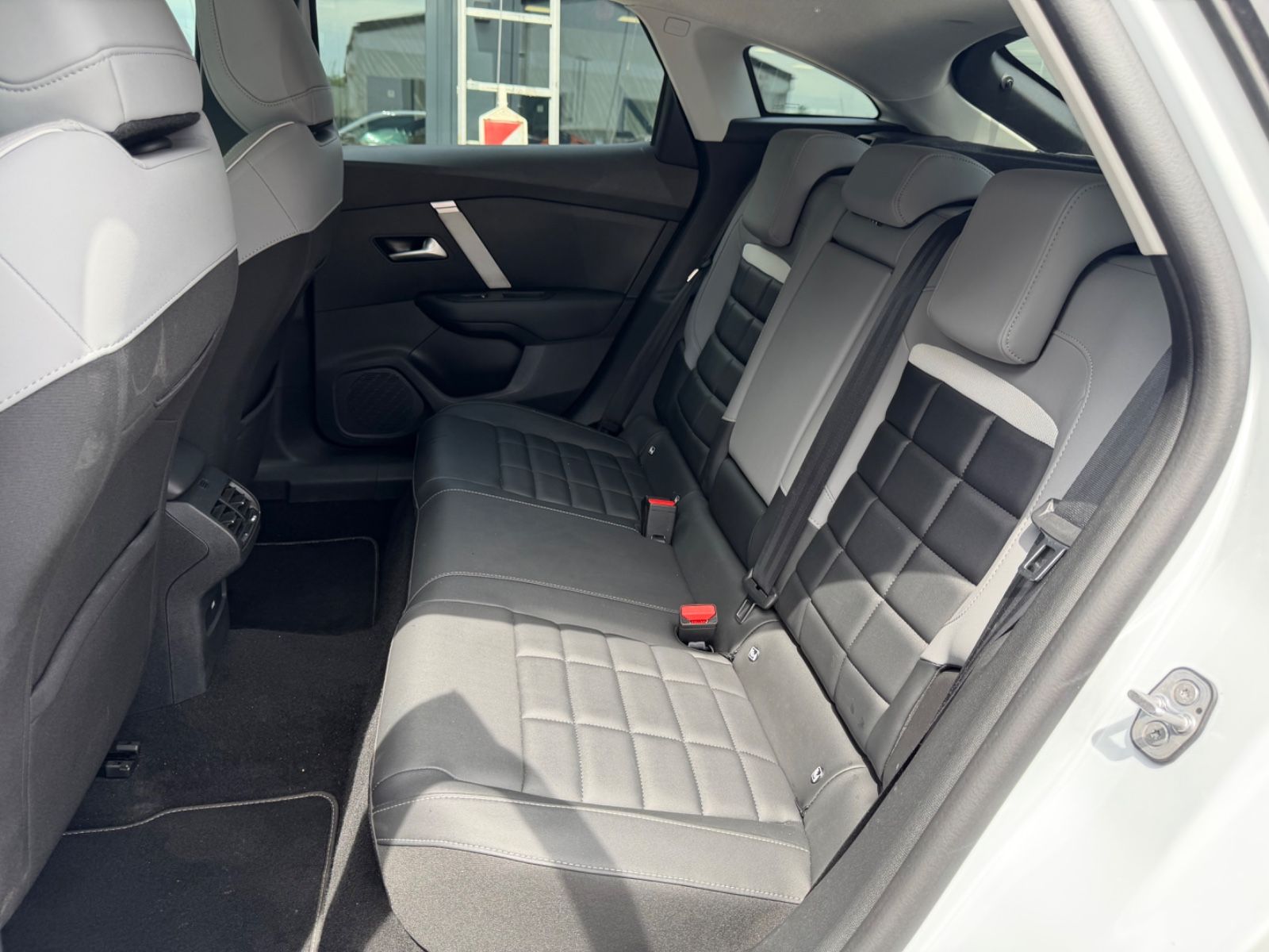 Fahrzeugabbildung Citroën C4 LIM MAX*FACELIFT*AUT*KAMERA*LEDER*LED*TOP