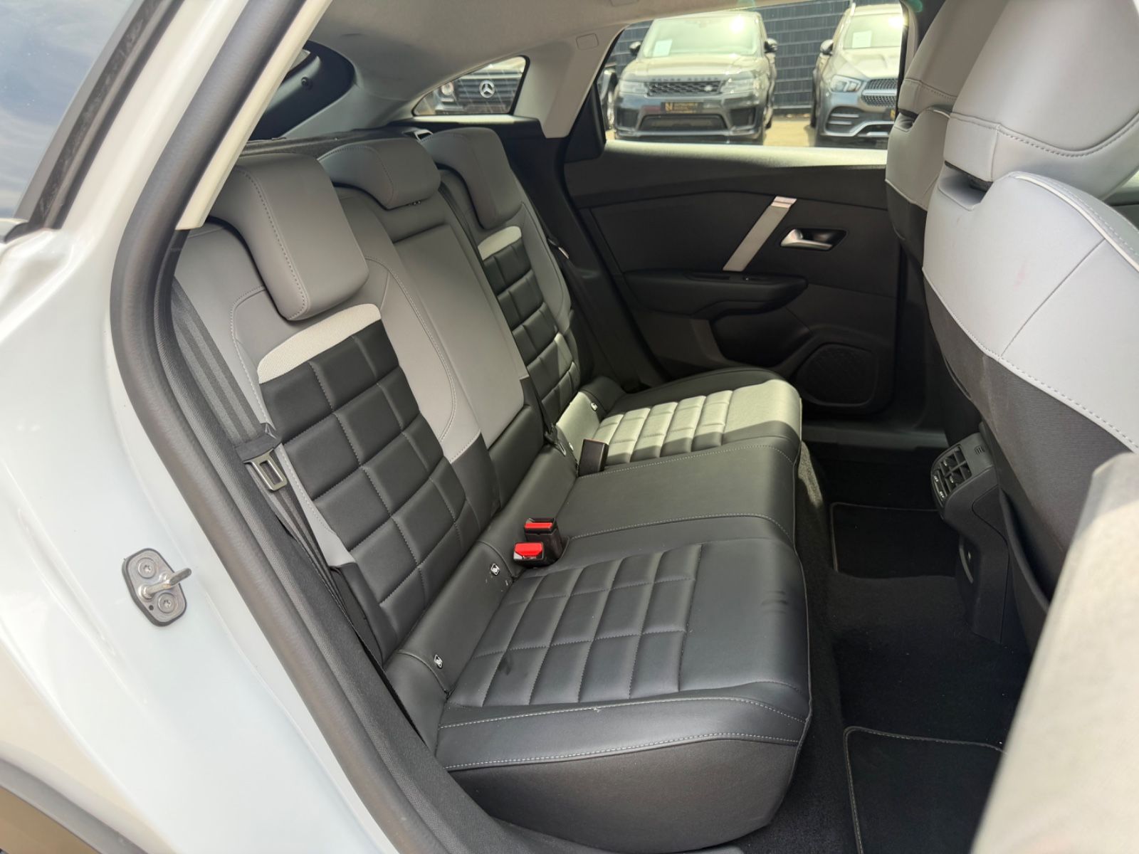 Fahrzeugabbildung Citroën C4 LIM MAX*FACELIFT*AUT*KAMERA*LEDER*LED*TOP