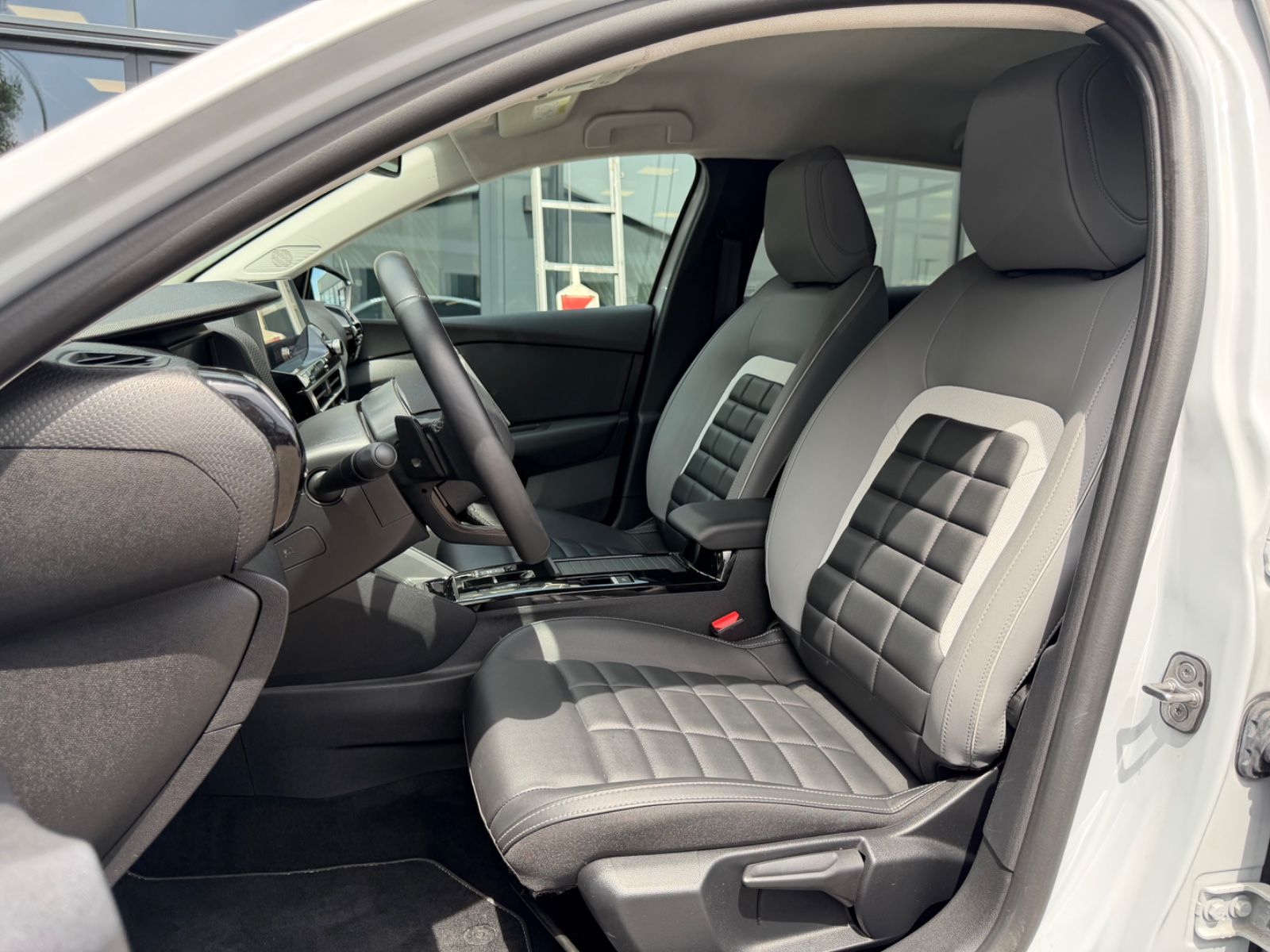 Fahrzeugabbildung Citroën C4 LIM MAX*FACELIFT*AUT*KAMERA*LEDER*LED*TOP