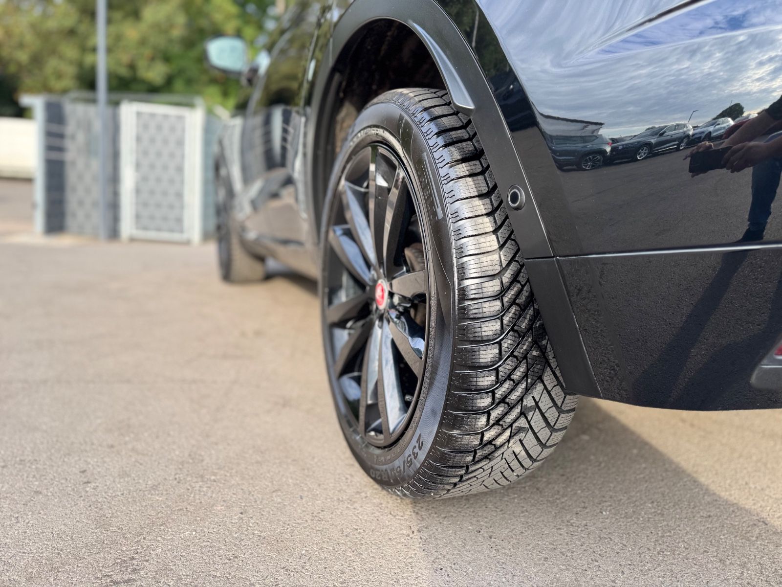 Fahrzeugabbildung Jaguar E-PACE R-DYNAMIC BLACK PAKET SE AWD*VOLL*