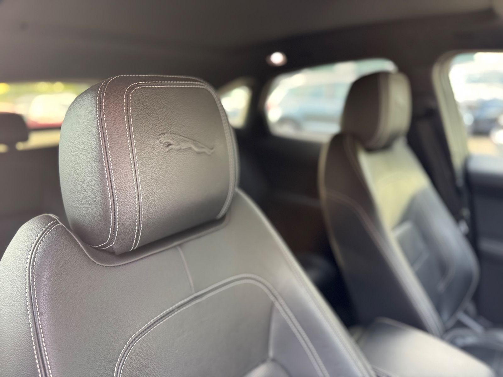 Fahrzeugabbildung Jaguar E-PACE R-DYNAMIC BLACK PAKET SE AWD*VOLL*