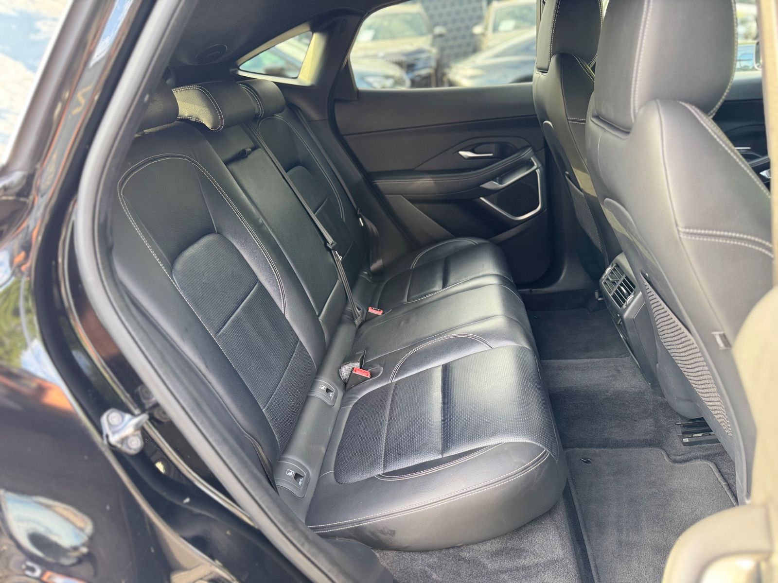 Fahrzeugabbildung Jaguar E-PACE R-DYNAMIC BLACK PAKET SE AWD*VOLL*