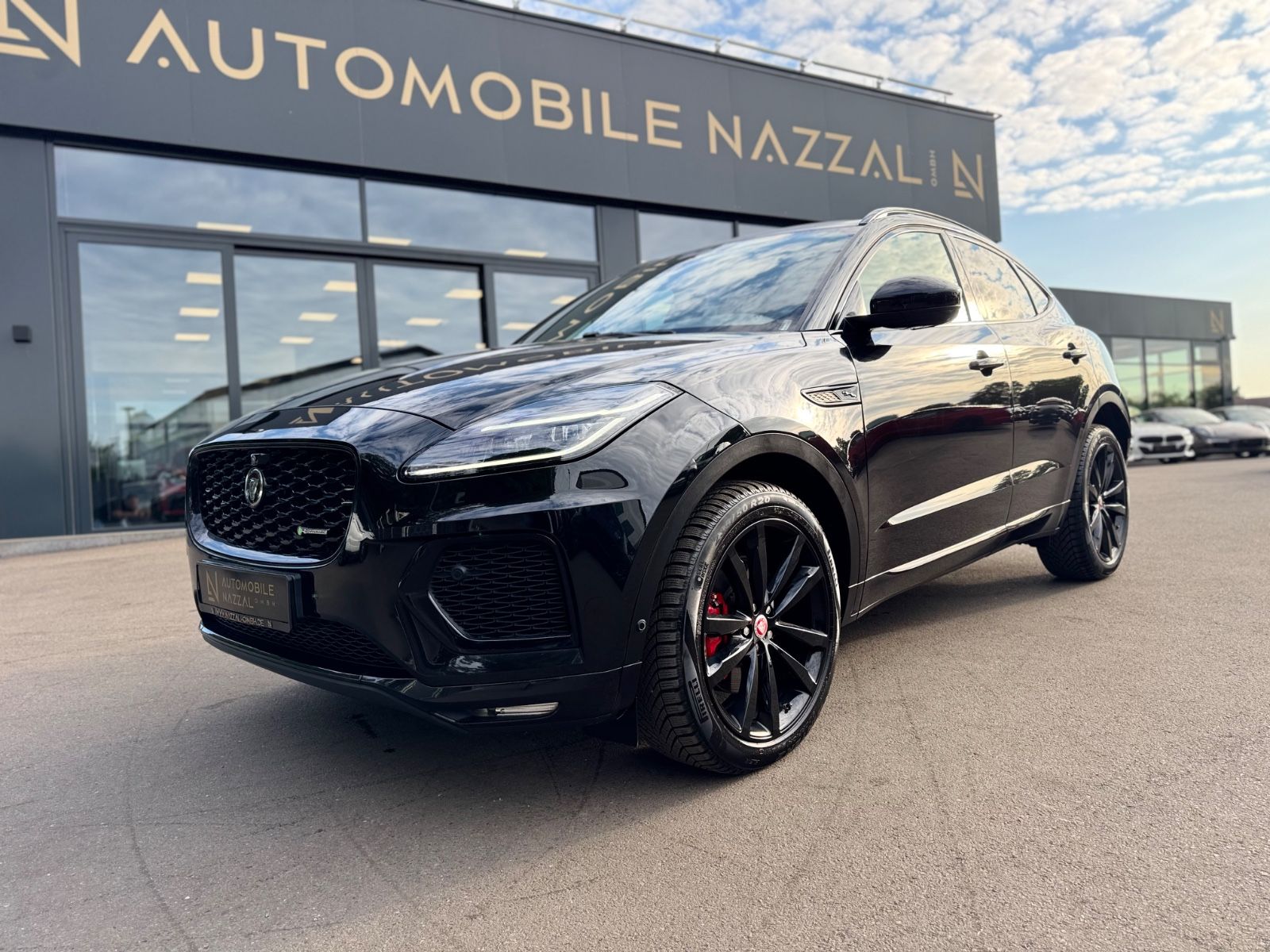 Fahrzeugabbildung Jaguar E-PACE R-DYNAMIC BLACK PAKET SE AWD*VOLL*
