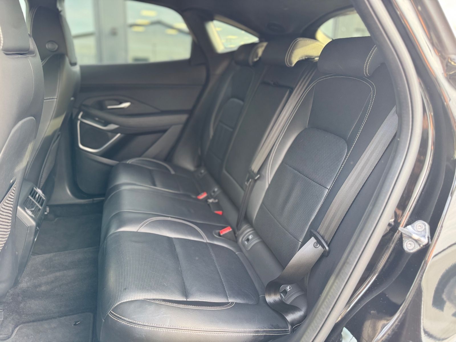 Fahrzeugabbildung Jaguar E-PACE R-DYNAMIC BLACK PAKET SE AWD*VOLL*