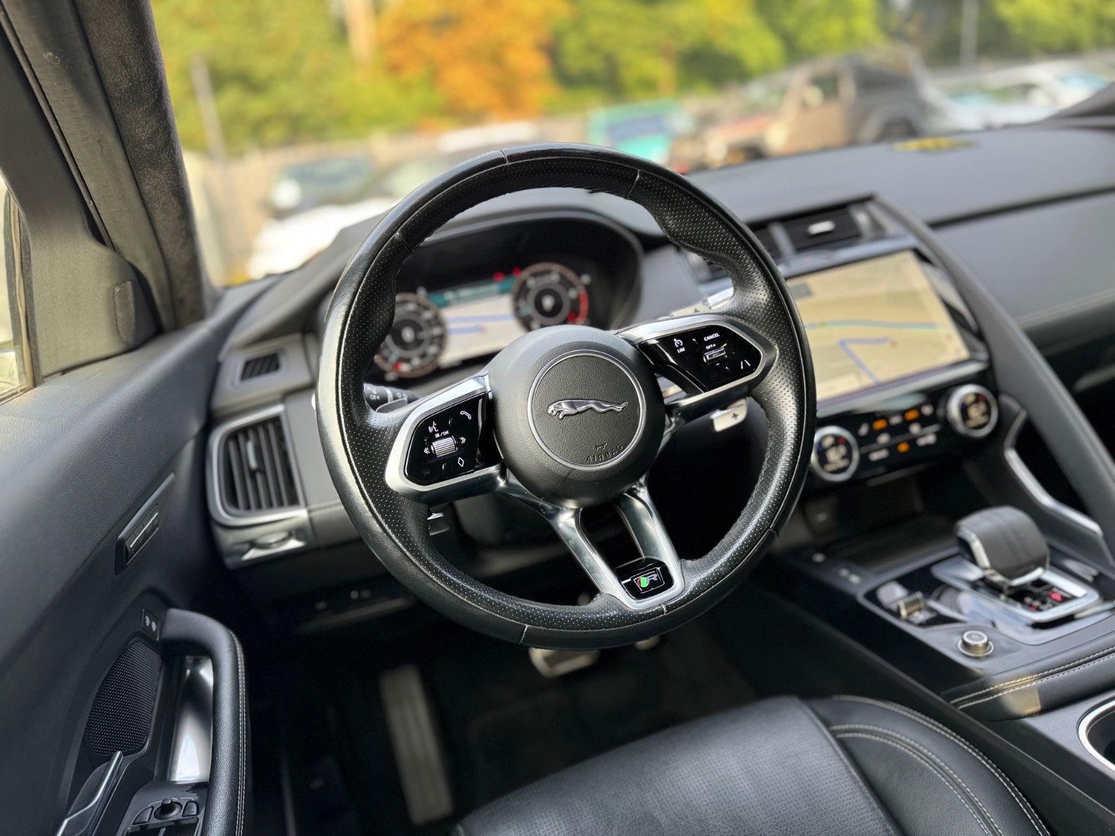 Fahrzeugabbildung Jaguar E-PACE R-DYNAMIC BLACK PAKET SE AWD*VOLL*