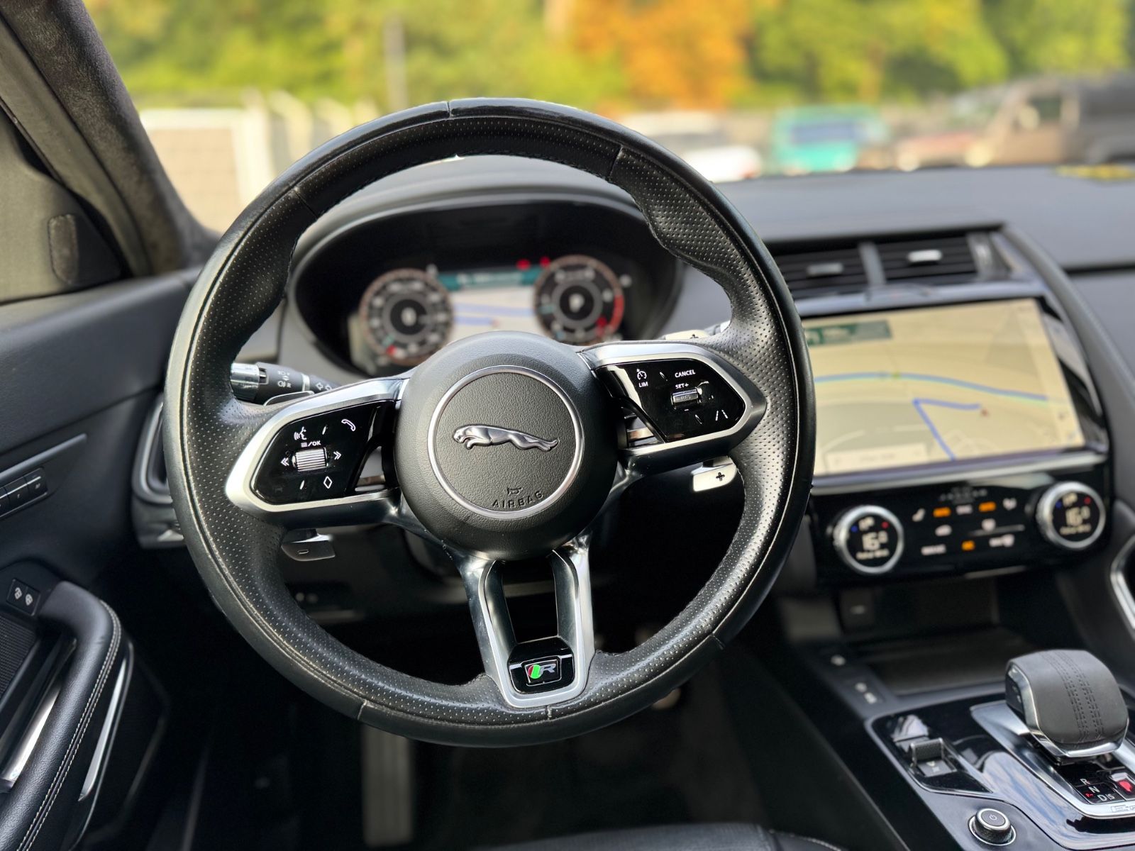 Fahrzeugabbildung Jaguar E-PACE R-DYNAMIC BLACK PAKET SE AWD*VOLL*