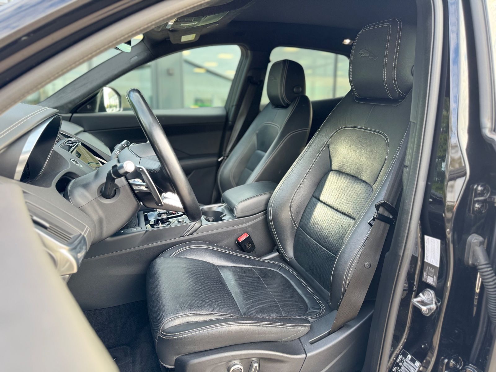 Fahrzeugabbildung Jaguar E-PACE R-DYNAMIC BLACK PAKET SE AWD*VOLL*
