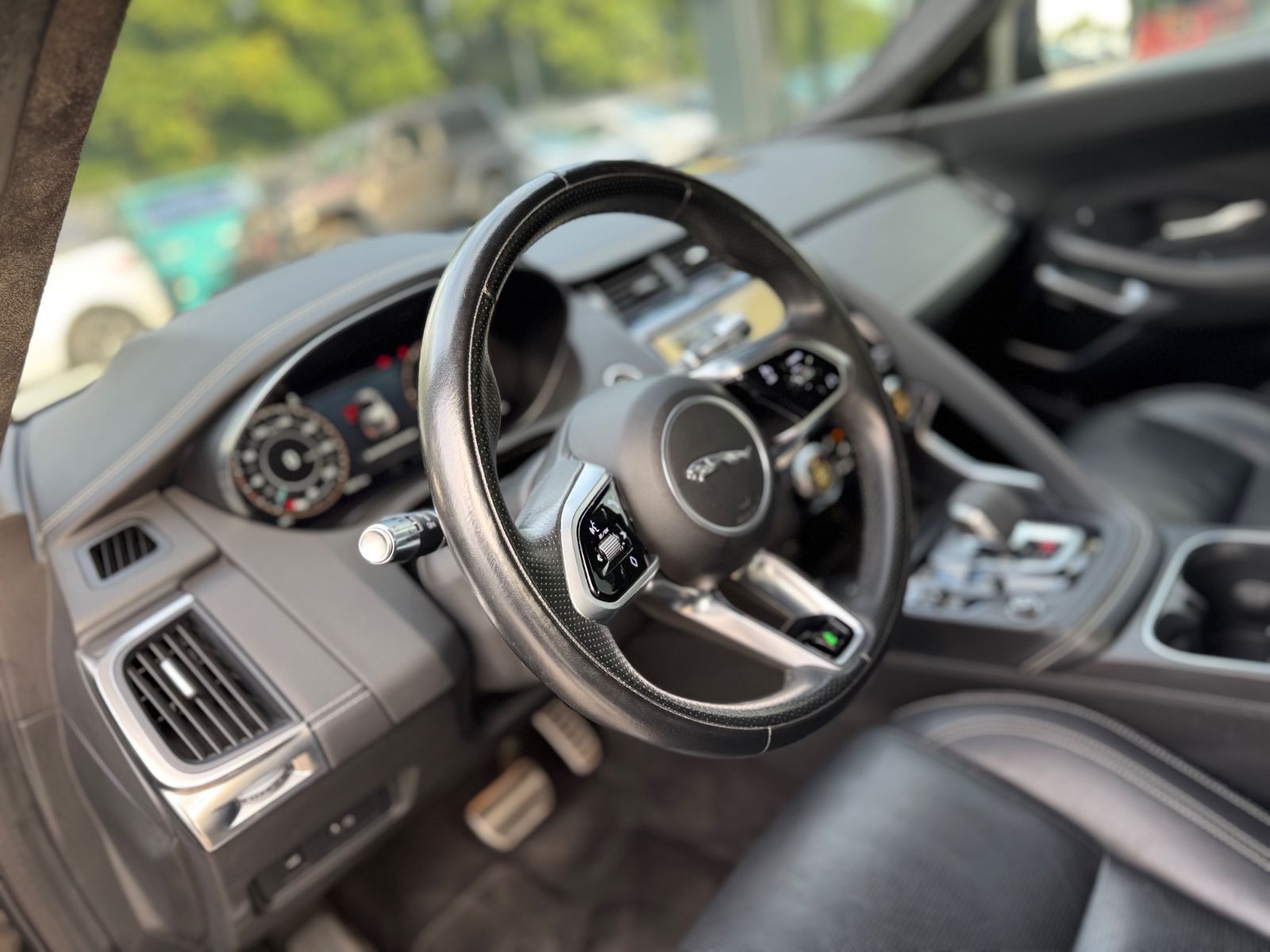 Fahrzeugabbildung Jaguar E-PACE R-DYNAMIC BLACK PAKET SE AWD*VOLL*