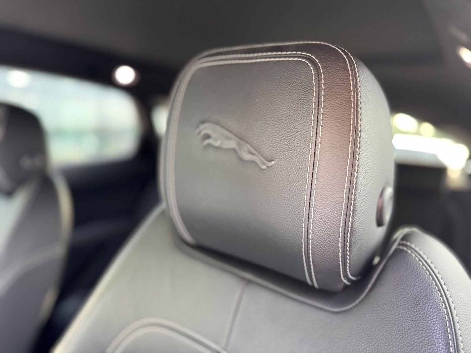 Fahrzeugabbildung Jaguar E-PACE R-DYNAMIC BLACK PAKET SE AWD*VOLL*