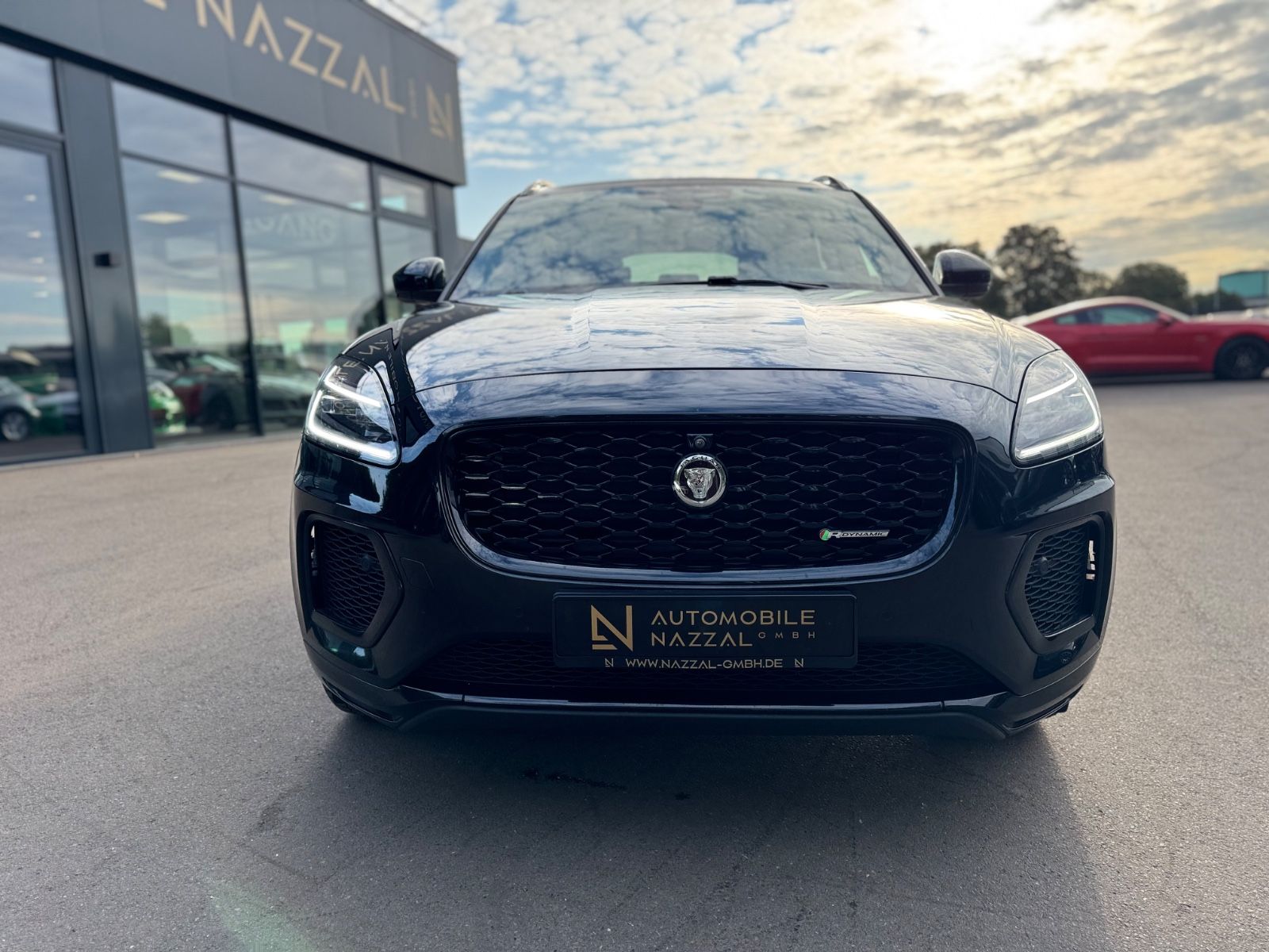 Fahrzeugabbildung Jaguar E-PACE R-DYNAMIC BLACK PAKET SE AWD*VOLL*