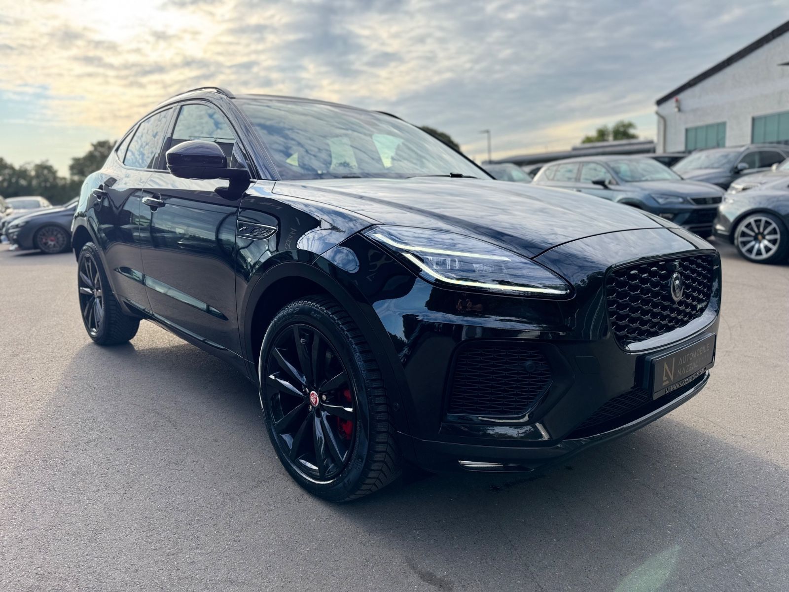 Fahrzeugabbildung Jaguar E-PACE R-DYNAMIC BLACK PAKET SE AWD*VOLL*