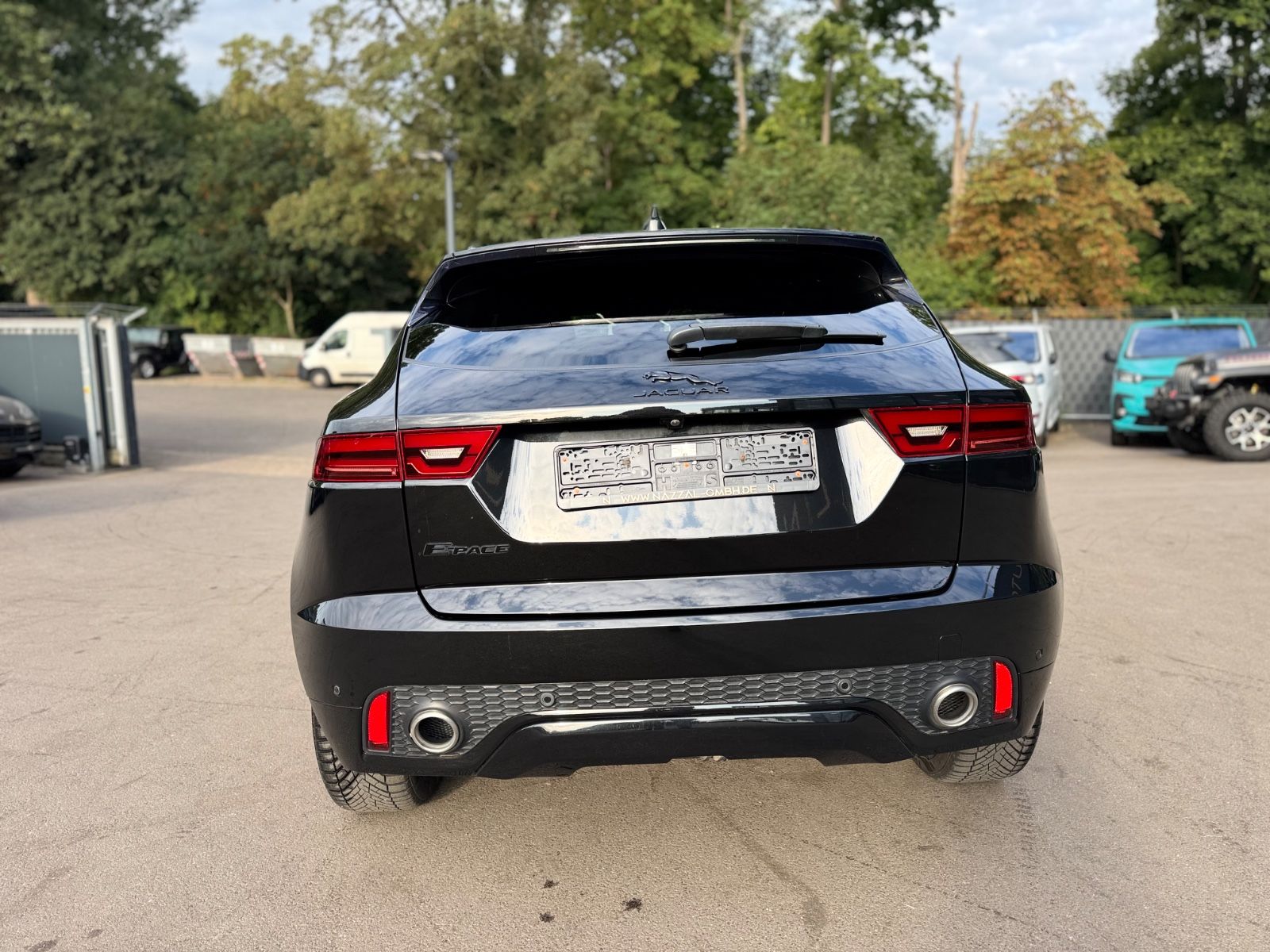 Fahrzeugabbildung Jaguar E-PACE R-DYNAMIC BLACK PAKET SE AWD*VOLL*