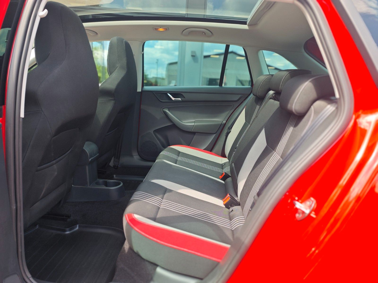 Fahrzeugabbildung SKODA RAPID LIM* MONTE CARLO *NAVI*PANO*SHZ*2.HAND