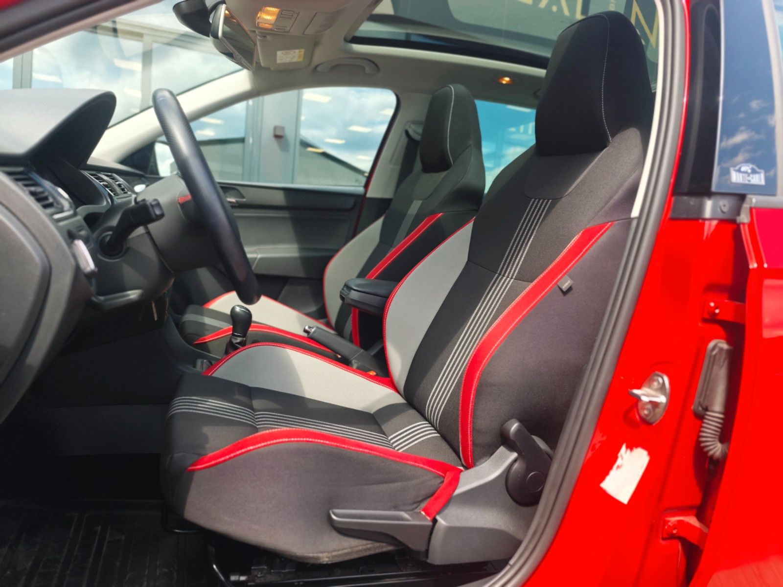 Fahrzeugabbildung SKODA RAPID LIM* MONTE CARLO *NAVI*PANO*SHZ*2.HAND