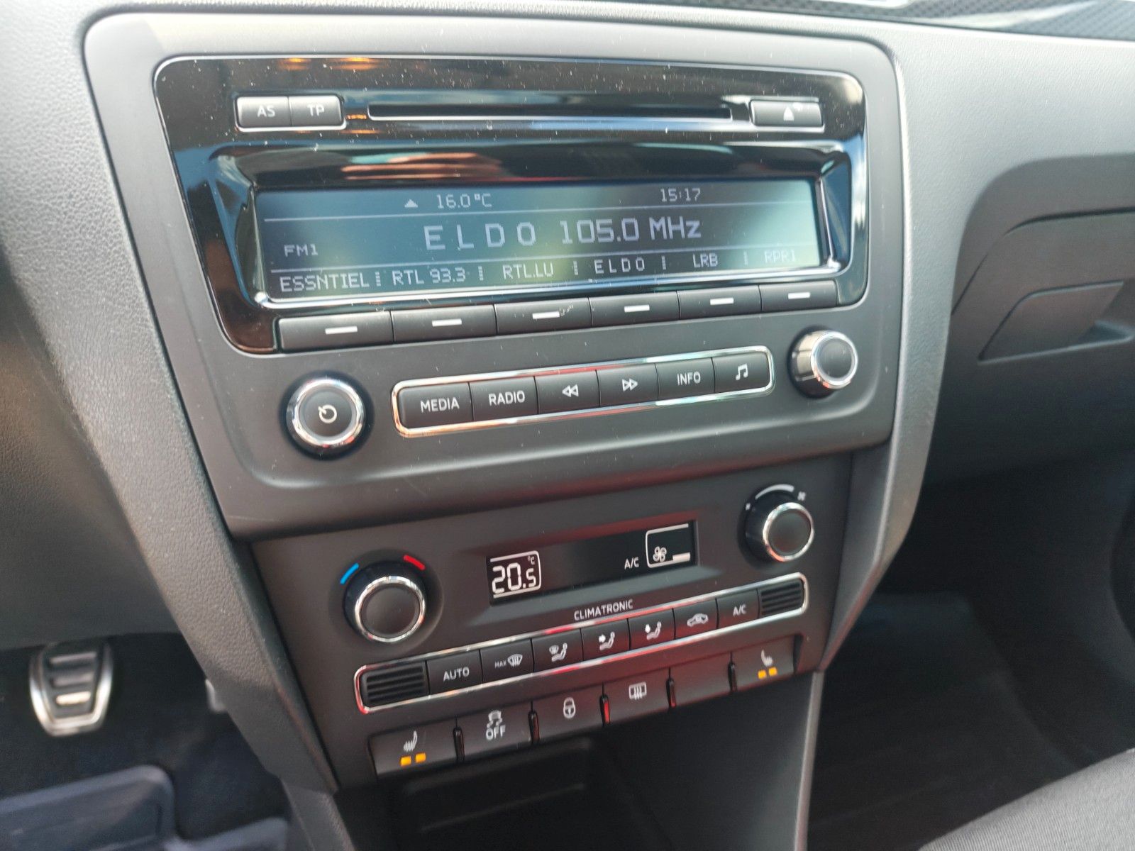 Fahrzeugabbildung SKODA RAPID LIM* MONTE CARLO *NAVI*PANO*SHZ*2.HAND