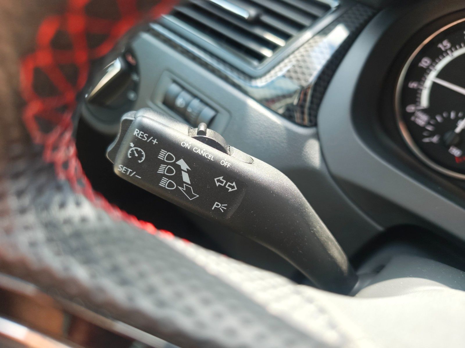 Fahrzeugabbildung SKODA RAPID LIM* MONTE CARLO *NAVI*PANO*SHZ*2.HAND