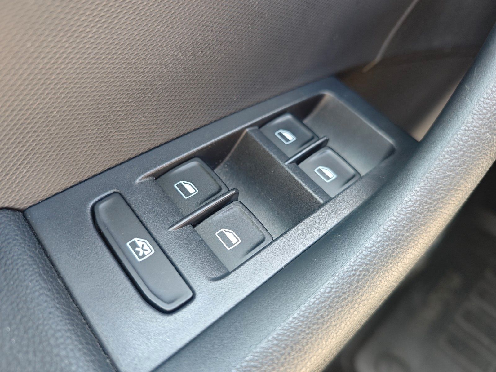 Fahrzeugabbildung SKODA RAPID LIM* MONTE CARLO *NAVI*PANO*SHZ*2.HAND