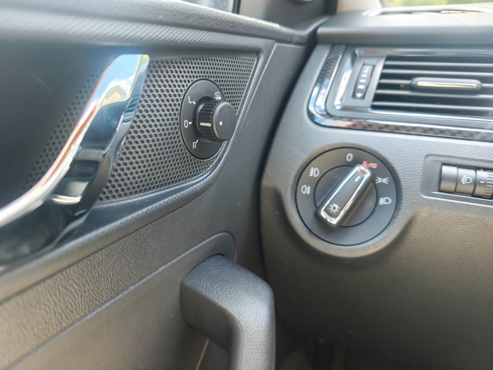 Fahrzeugabbildung SKODA RAPID LIM* MONTE CARLO *NAVI*PANO*SHZ*2.HAND