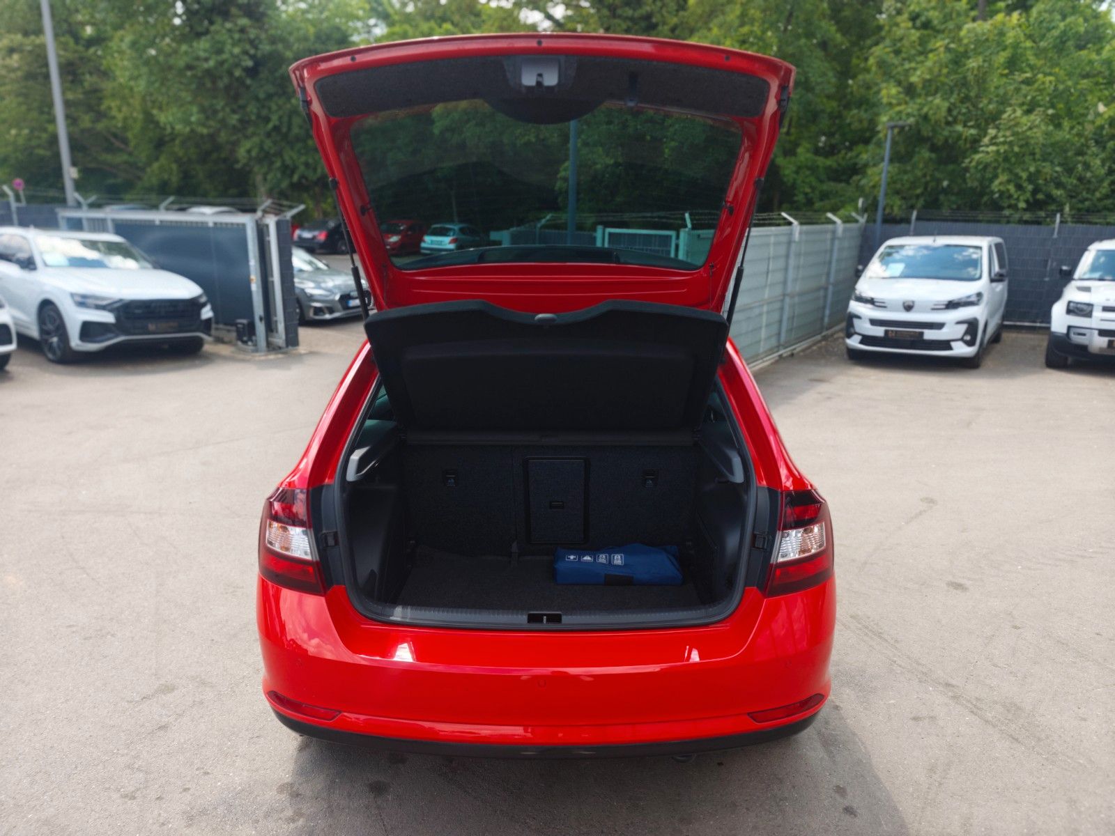 Fahrzeugabbildung SKODA RAPID LIM* MONTE CARLO *NAVI*PANO*SHZ*2.HAND
