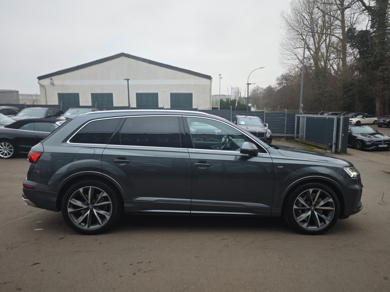 Fahrzeugabbildung Audi Q7 55TFSIe QUATTRO 3X S LINE*EL.AHK*MATRIX*LUFT