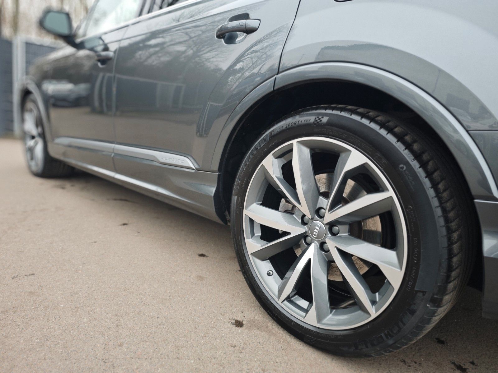 Fahrzeugabbildung Audi Q7 55TFSIe QUATTRO 3X S LINE*EL.AHK*MATRIX*LUFT