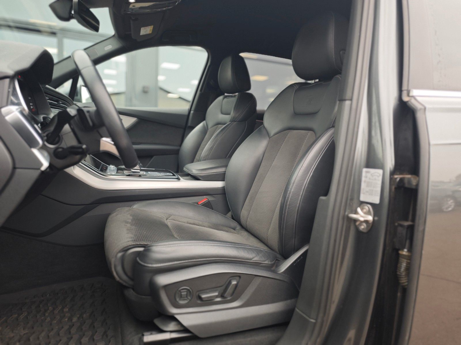 Fahrzeugabbildung Audi Q7 55TFSIe QUATTRO 3X S LINE*EL.AHK*MATRIX*LUFT