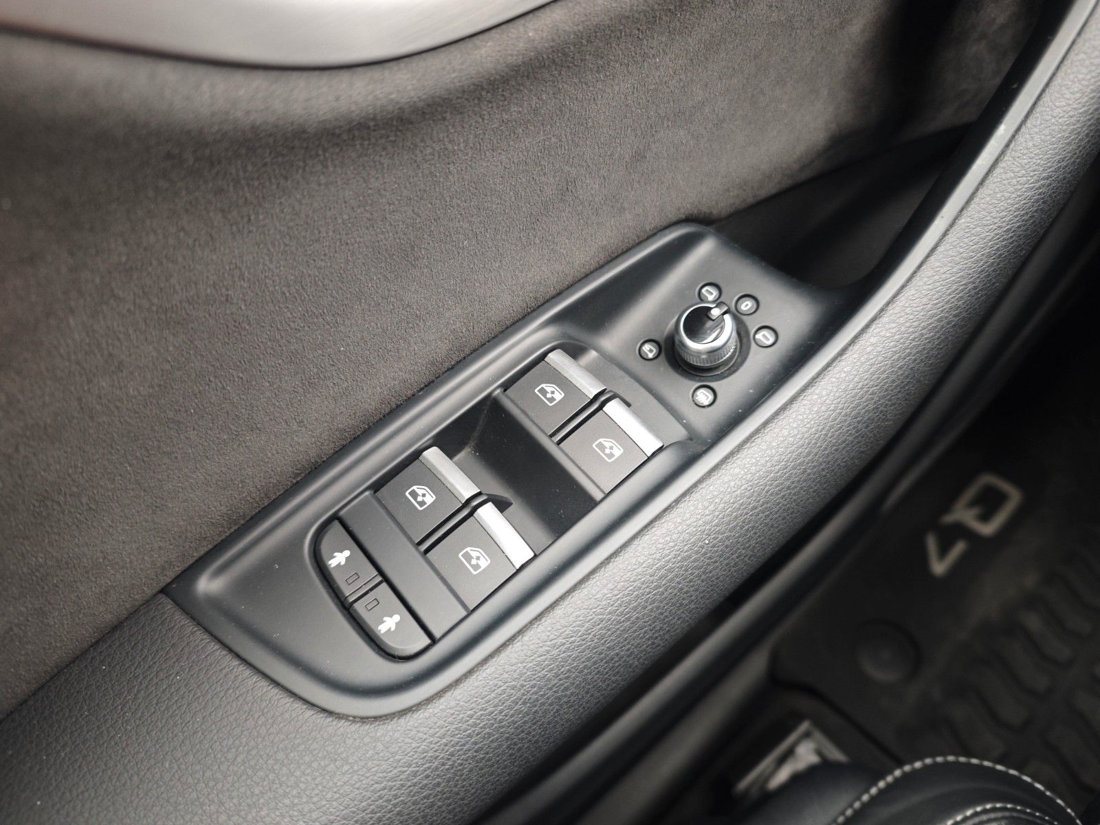Fahrzeugabbildung Audi Q7 55TFSIe QUATTRO 3X S LINE*EL.AHK*MATRIX*LUFT
