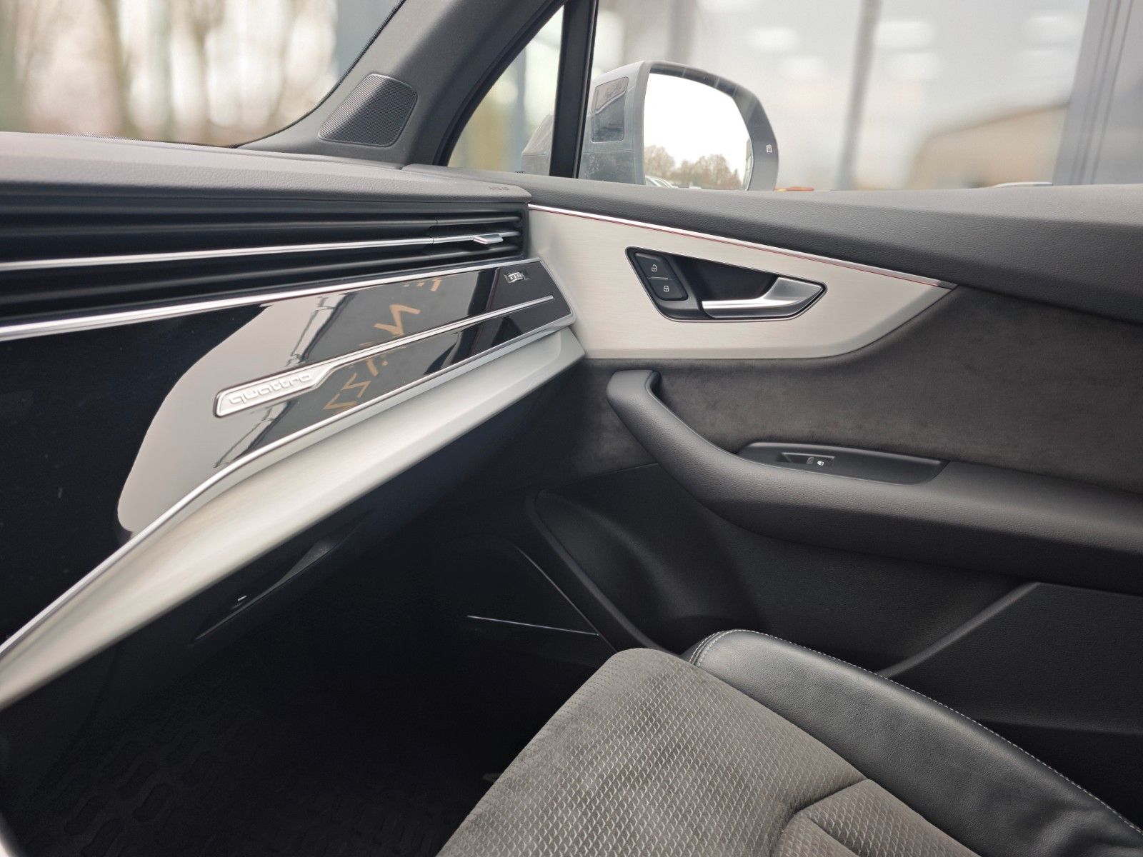 Fahrzeugabbildung Audi Q7 55TFSIe QUATTRO 3X S LINE*EL.AHK*MATRIX*LUFT
