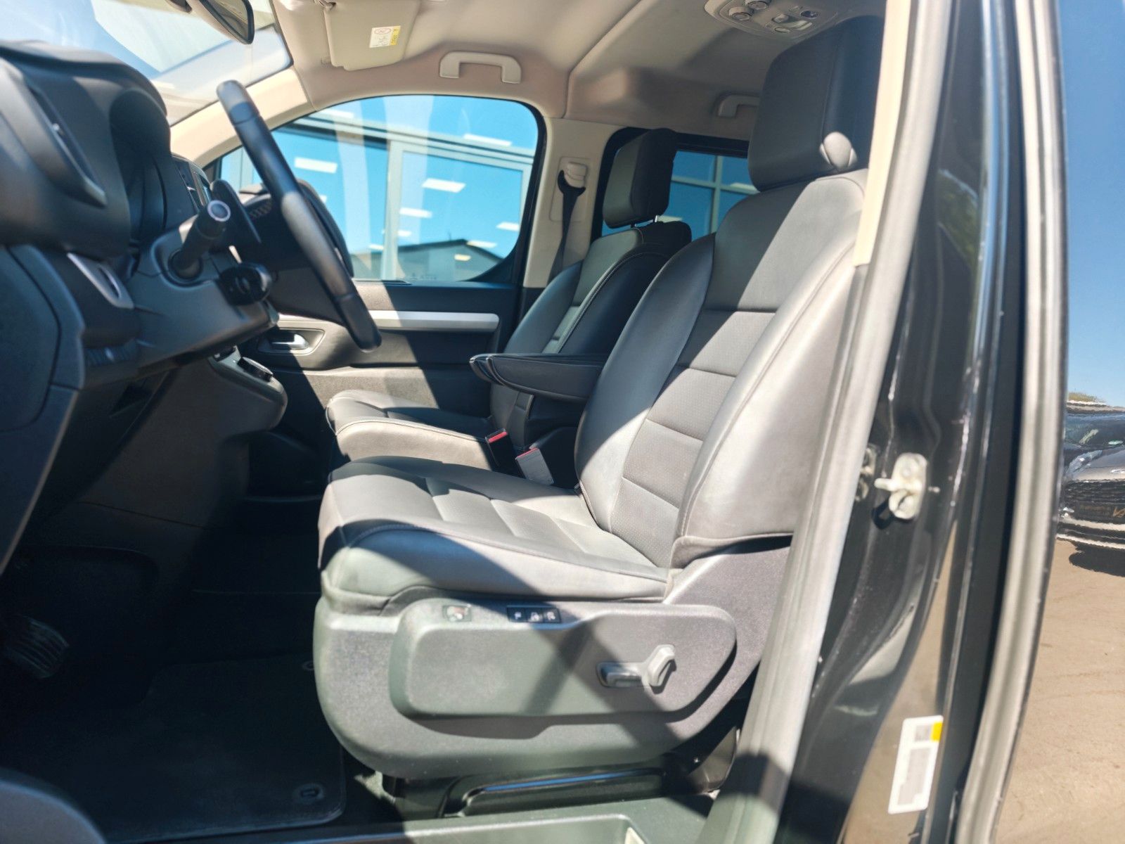 Fahrzeugabbildung Opel ZAFIRA LIFE*AUT.*2X ELEKTR. SCHIEBETÜR*MASSAGE*
