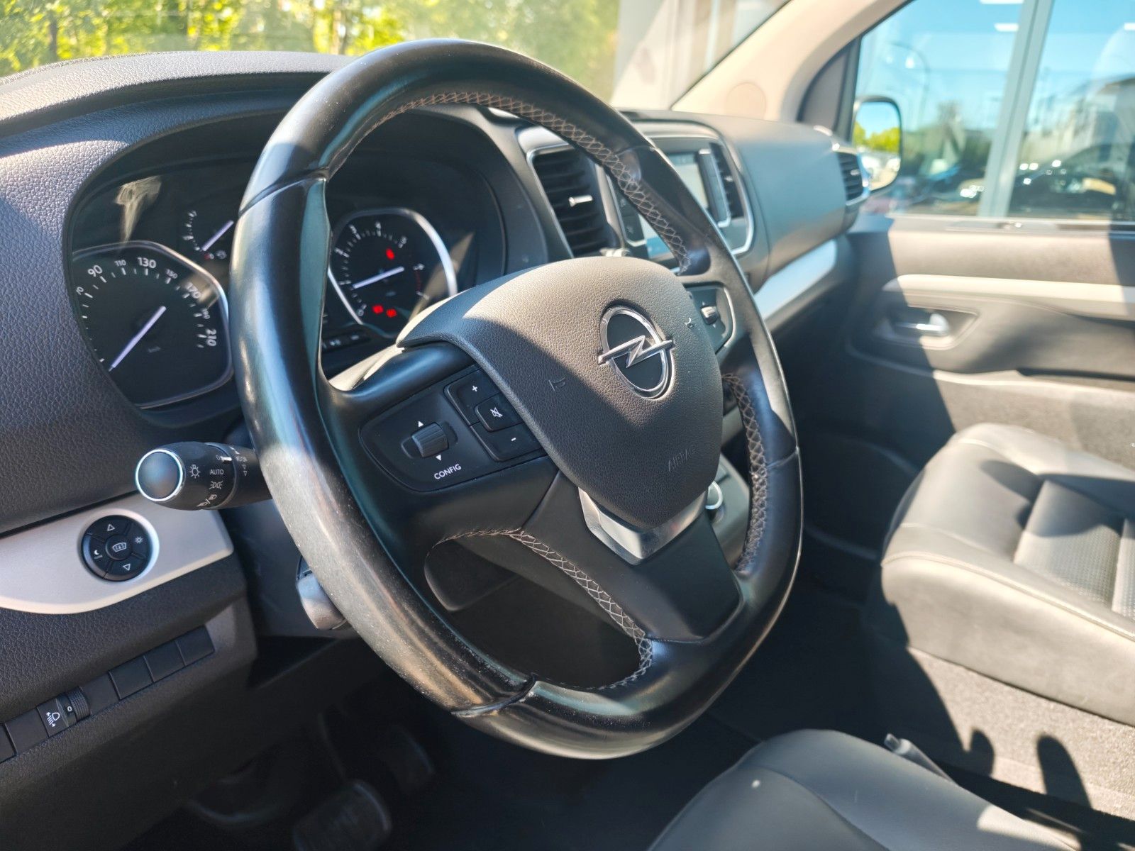 Fahrzeugabbildung Opel ZAFIRA LIFE*AUT.*2X ELEKTR. SCHIEBETÜR*MASSAGE*