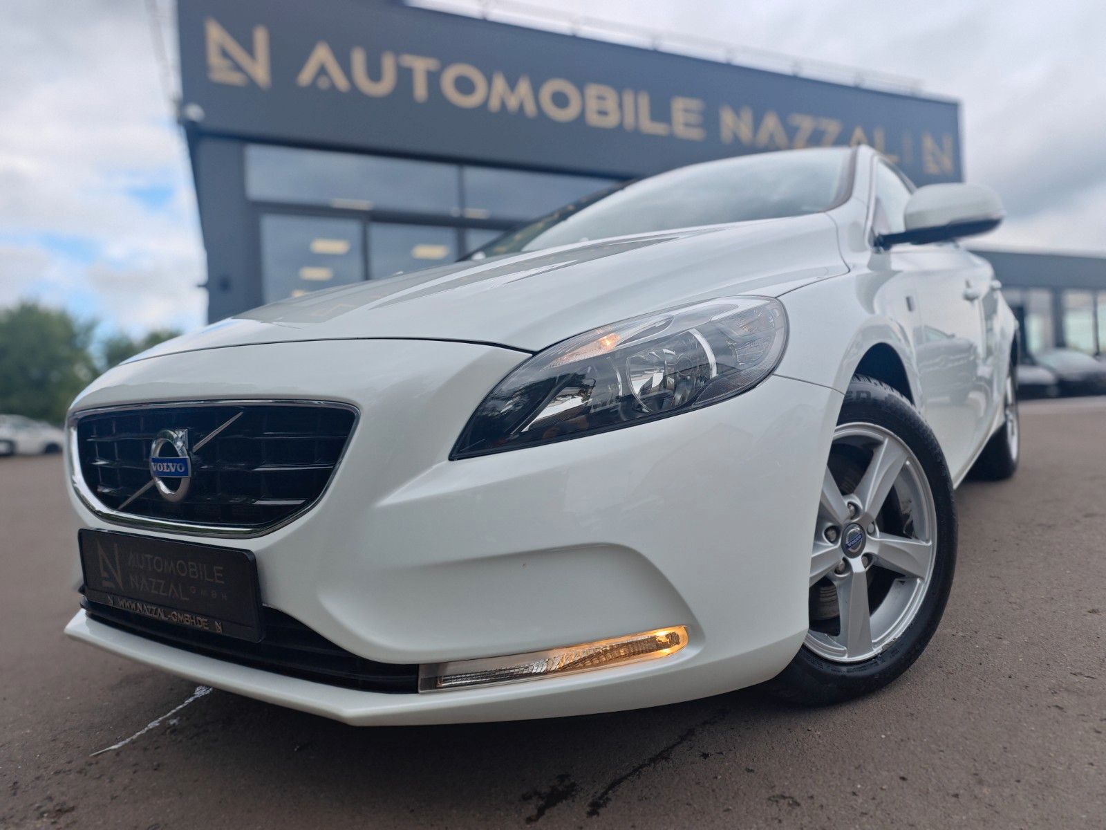 Fahrzeugabbildung Volvo V40 OCEAN RACE *PANO*NAVI*LEDER*SHZ*