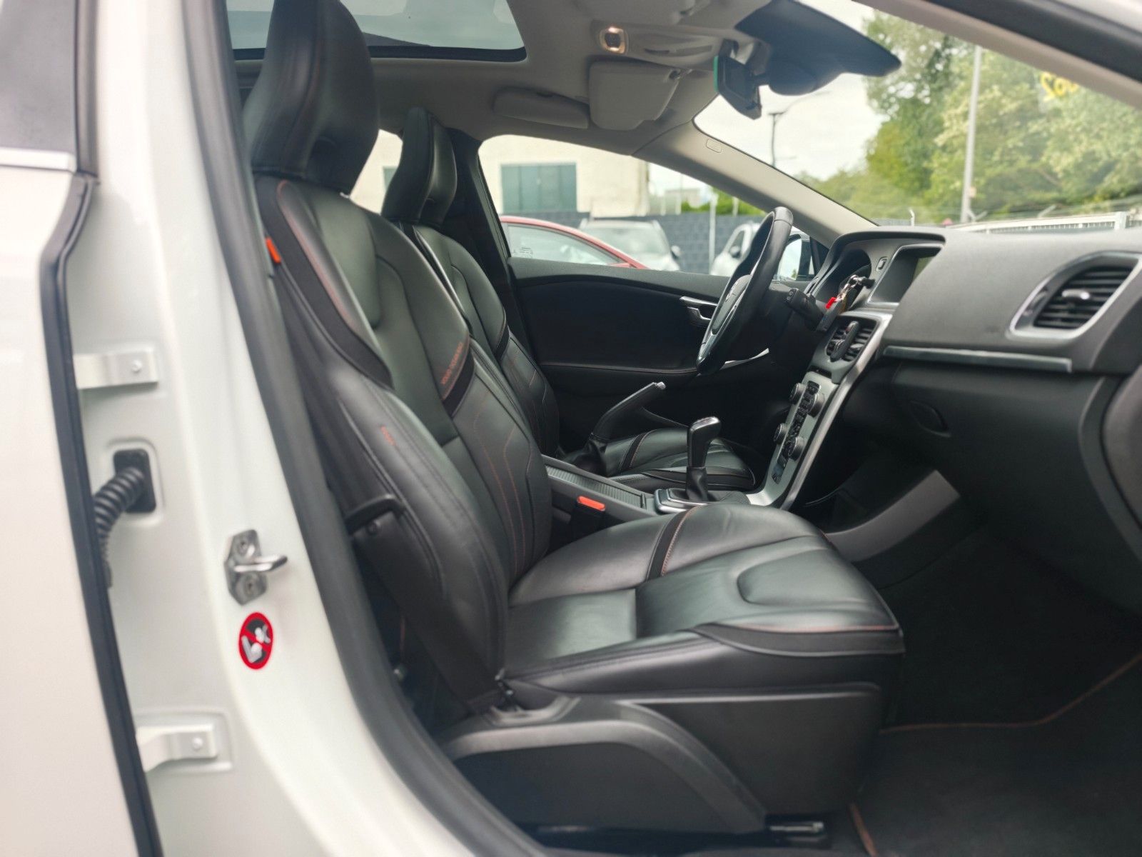 Fahrzeugabbildung Volvo V40 OCEAN RACE *PANO*NAVI*LEDER*SHZ*