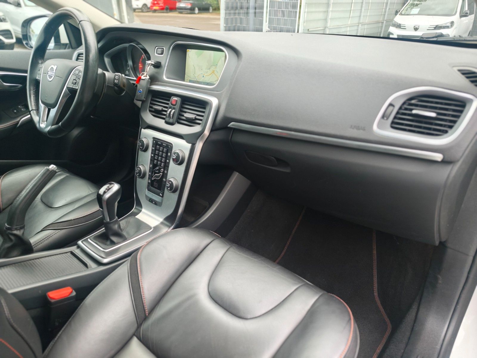 Fahrzeugabbildung Volvo V40 OCEAN RACE *PANO*NAVI*LEDER*SHZ*