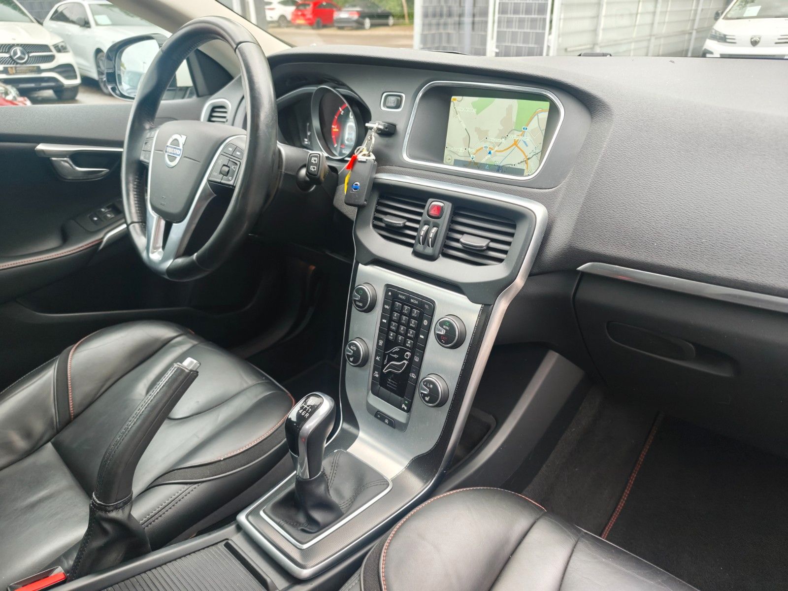 Fahrzeugabbildung Volvo V40 OCEAN RACE *PANO*NAVI*LEDER*SHZ*