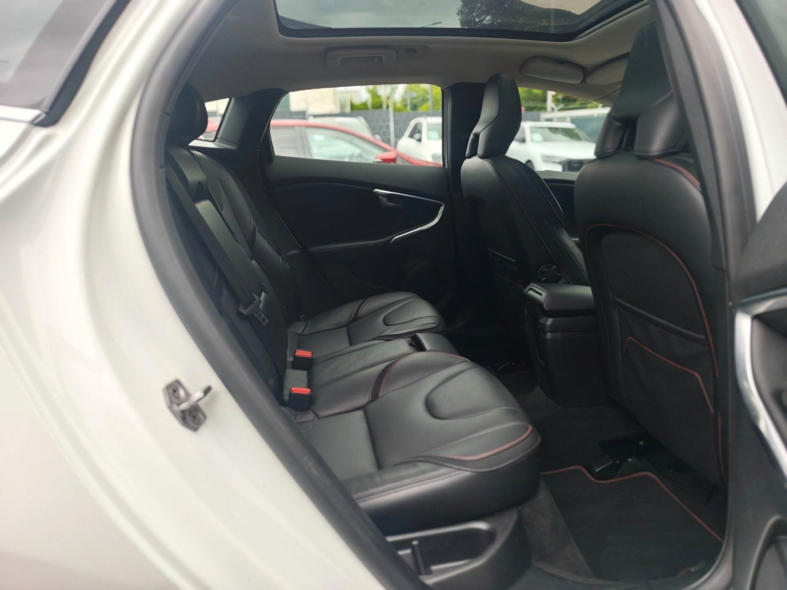 Fahrzeugabbildung Volvo V40 OCEAN RACE *PANO*NAVI*LEDER*SHZ*