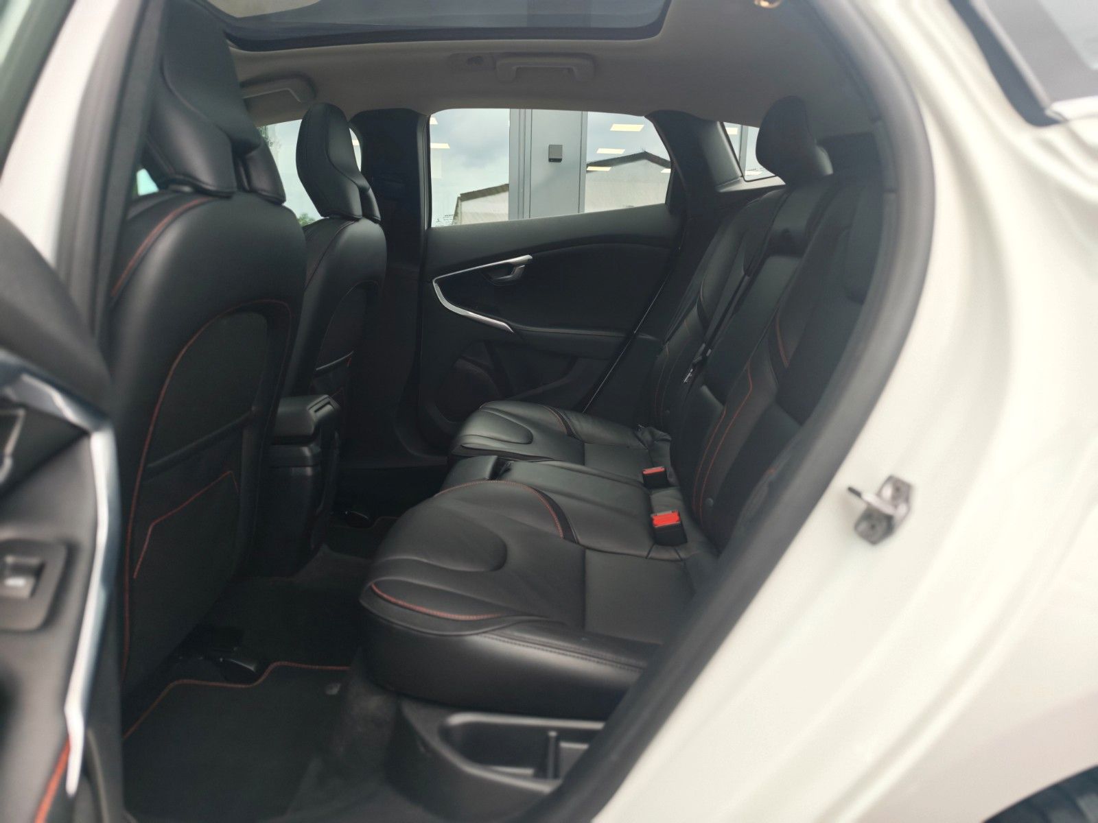 Fahrzeugabbildung Volvo V40 OCEAN RACE *PANO*NAVI*LEDER*SHZ*