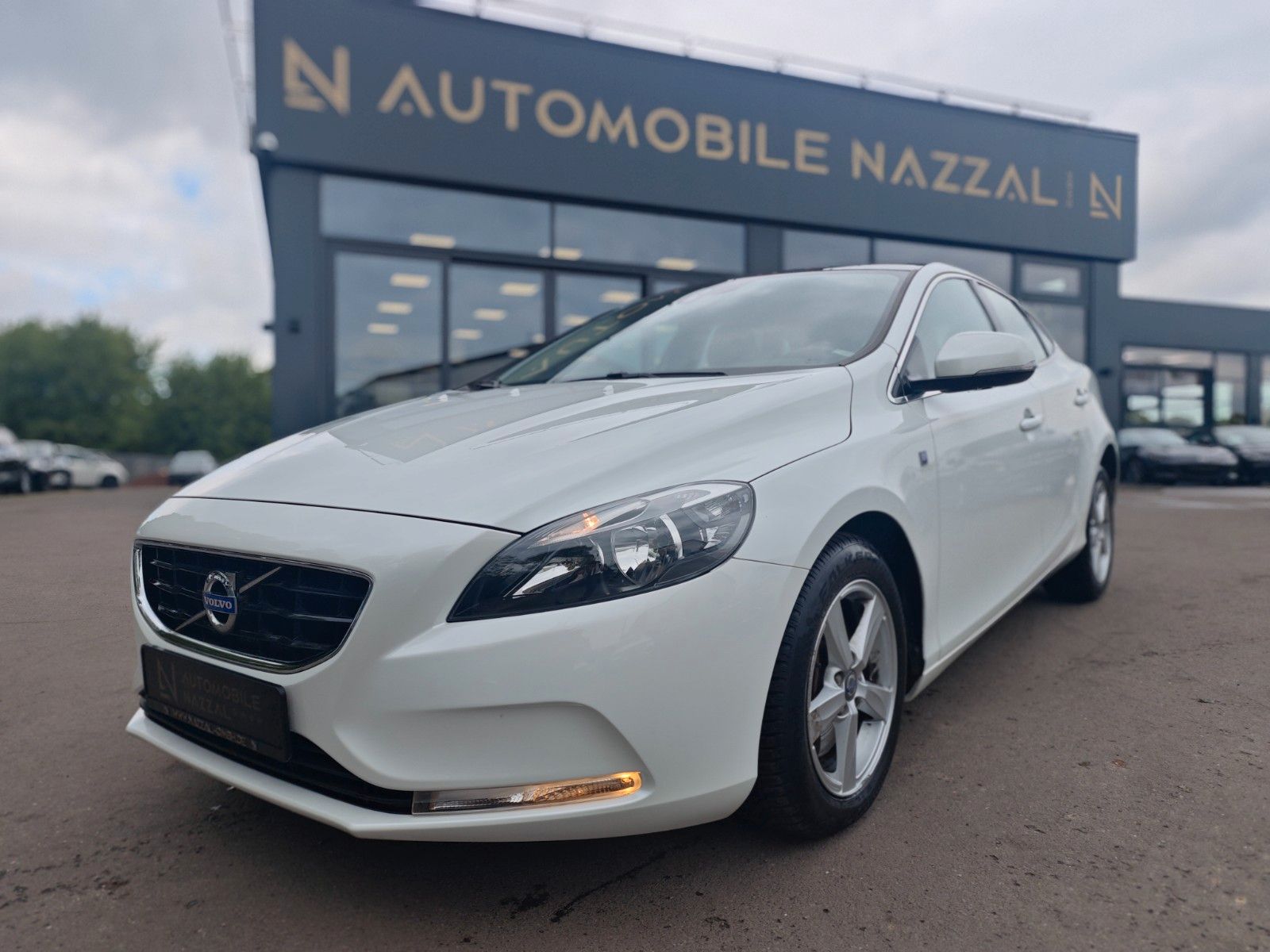 Fahrzeugabbildung Volvo V40 OCEAN RACE *PANO*NAVI*LEDER*SHZ*