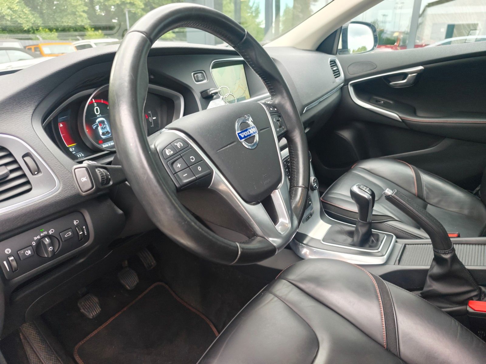 Fahrzeugabbildung Volvo V40 OCEAN RACE *PANO*NAVI*LEDER*SHZ*
