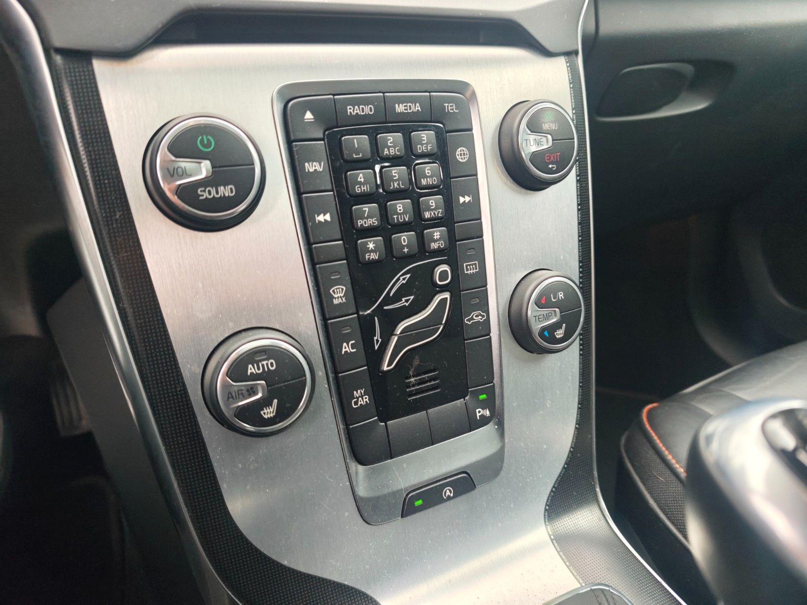 Fahrzeugabbildung Volvo V40 OCEAN RACE *PANO*NAVI*LEDER*SHZ*