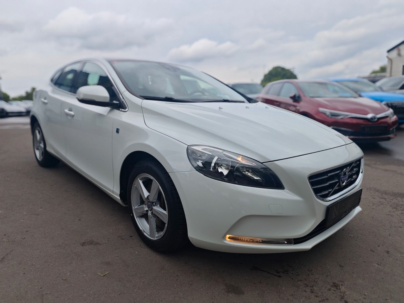 Fahrzeugabbildung Volvo V40 OCEAN RACE *PANO*NAVI*LEDER*SHZ*